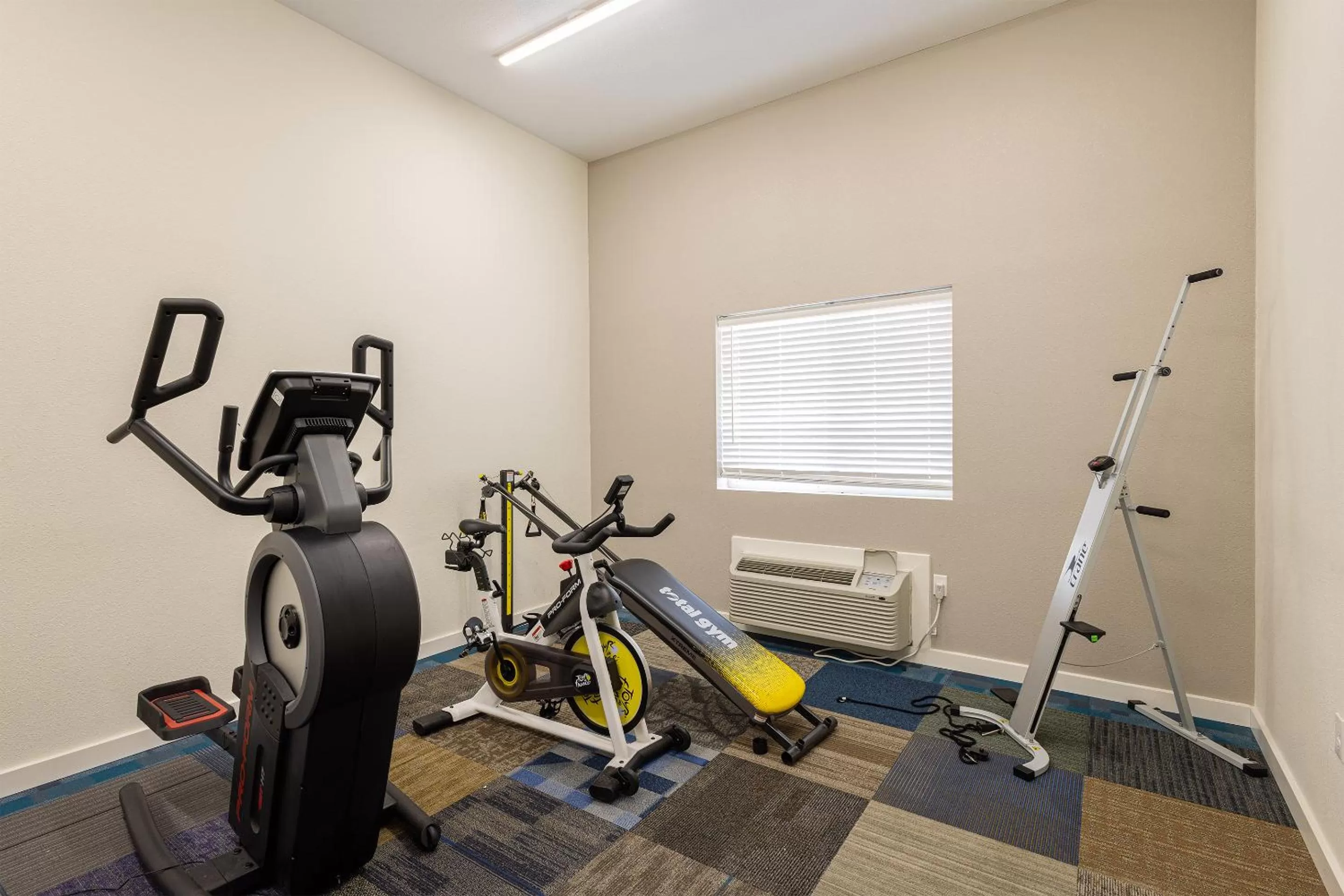 Fitness centre/facilities in Coratel Inn and Suites By Jasper Saint Paul Minneapolis Inver Grove Heights