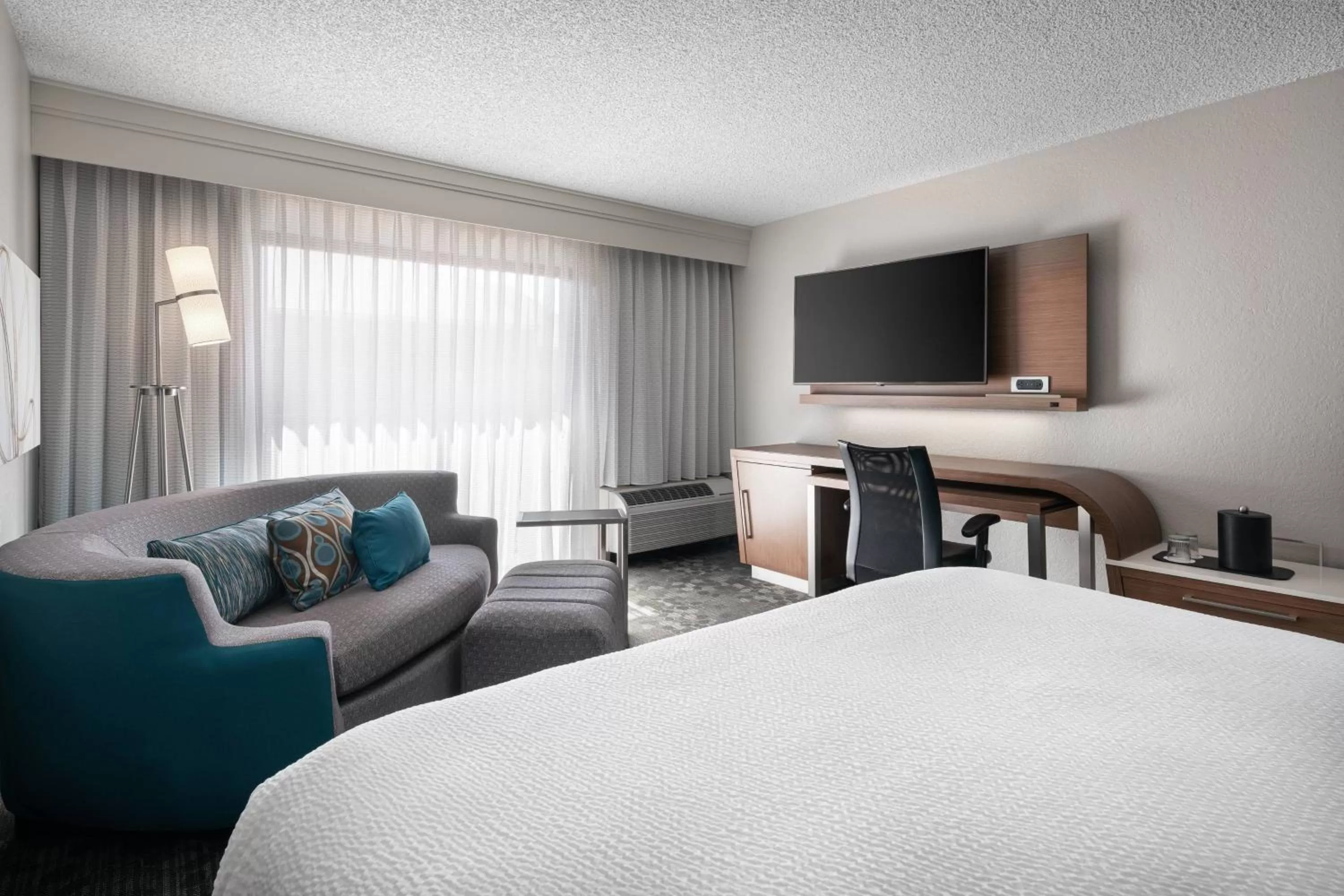 Bedroom, Bed in Courtyard by Marriott Las Vegas Convention Center