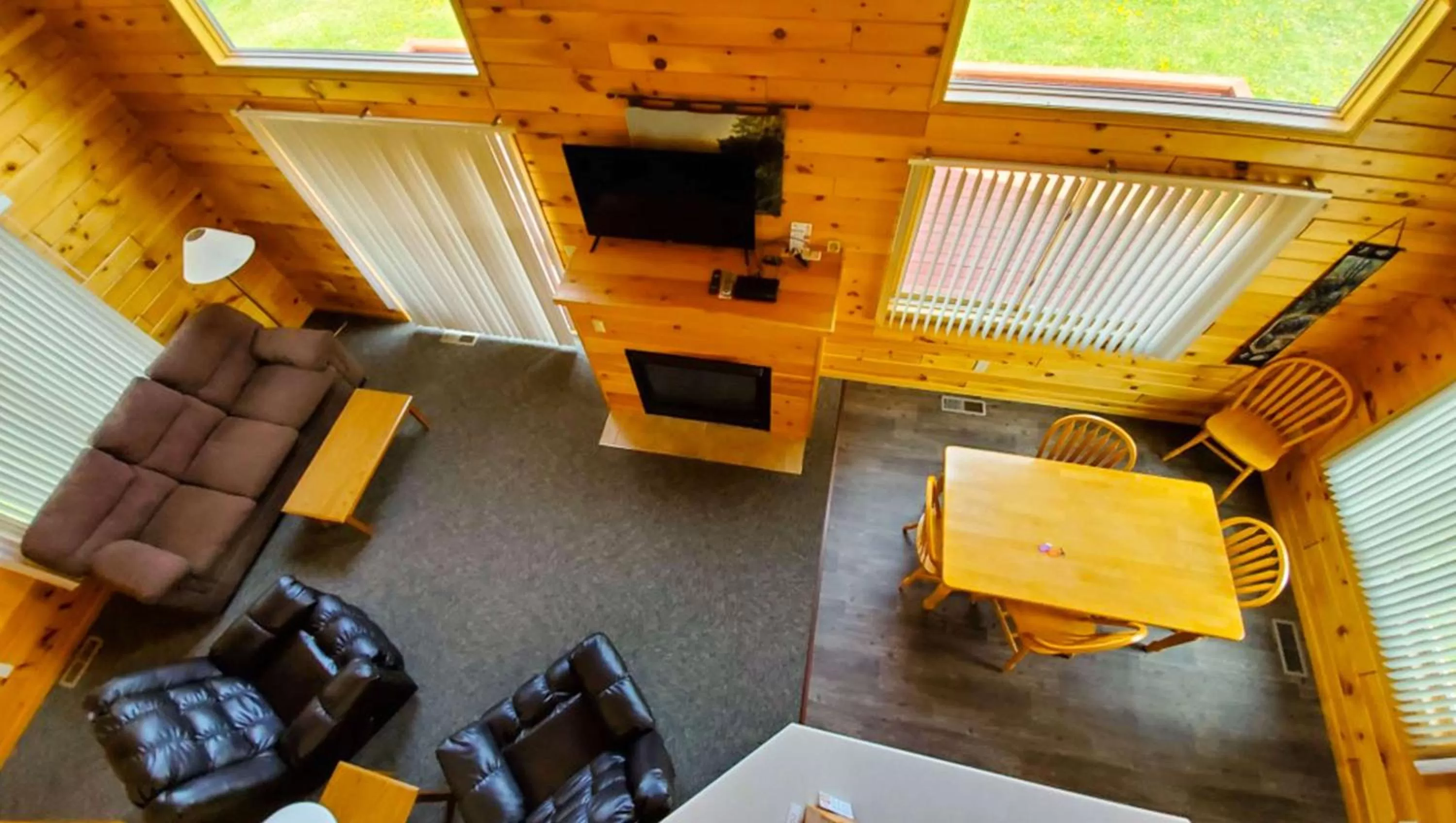 Photo of the whole room in Jasper Ridge Inn Ishpeming