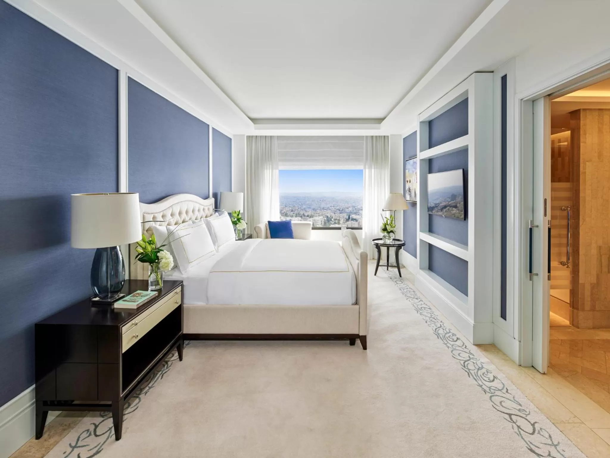 Bed in Fairmont Amman