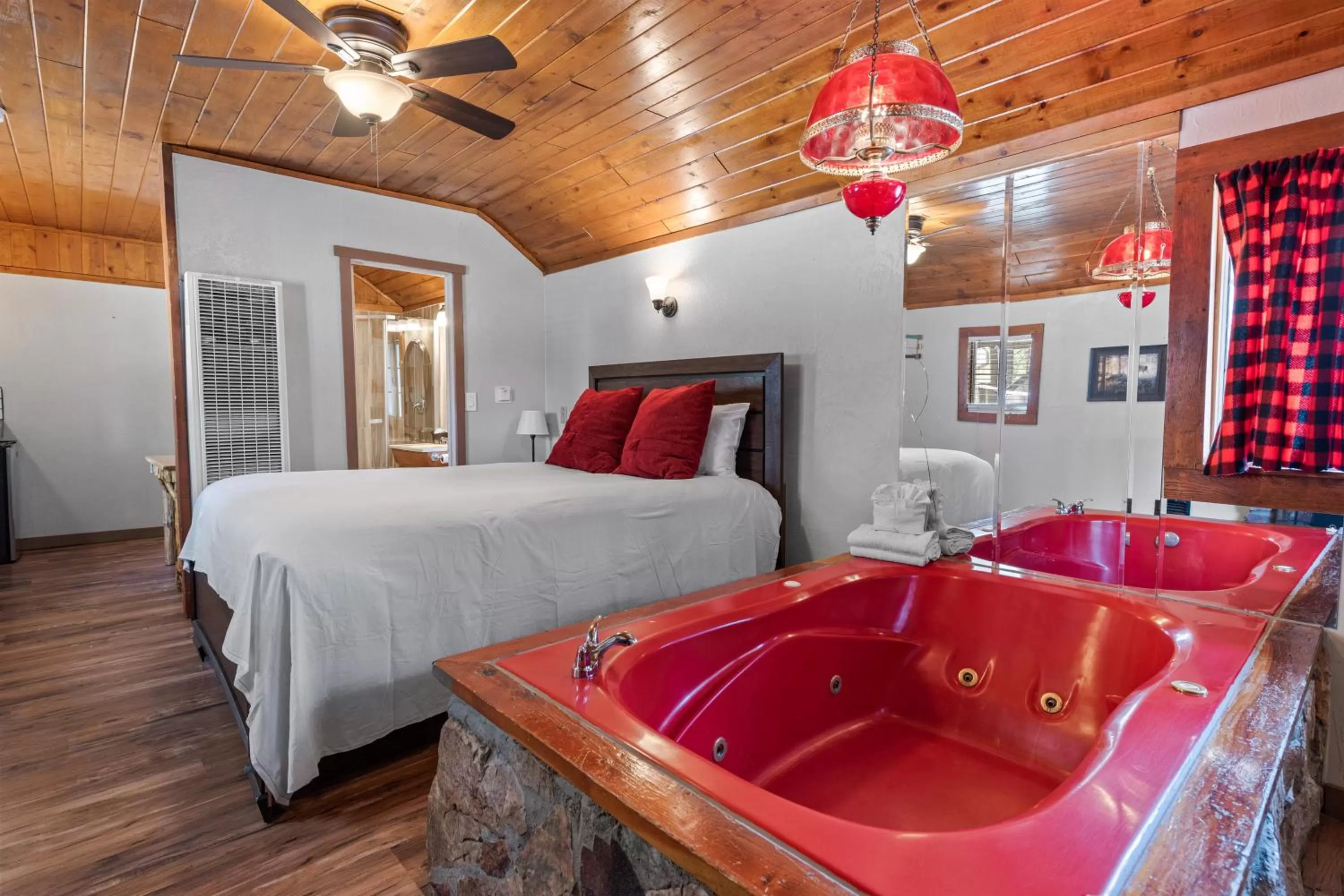 Bedroom, Bed in Black Forest Lodge