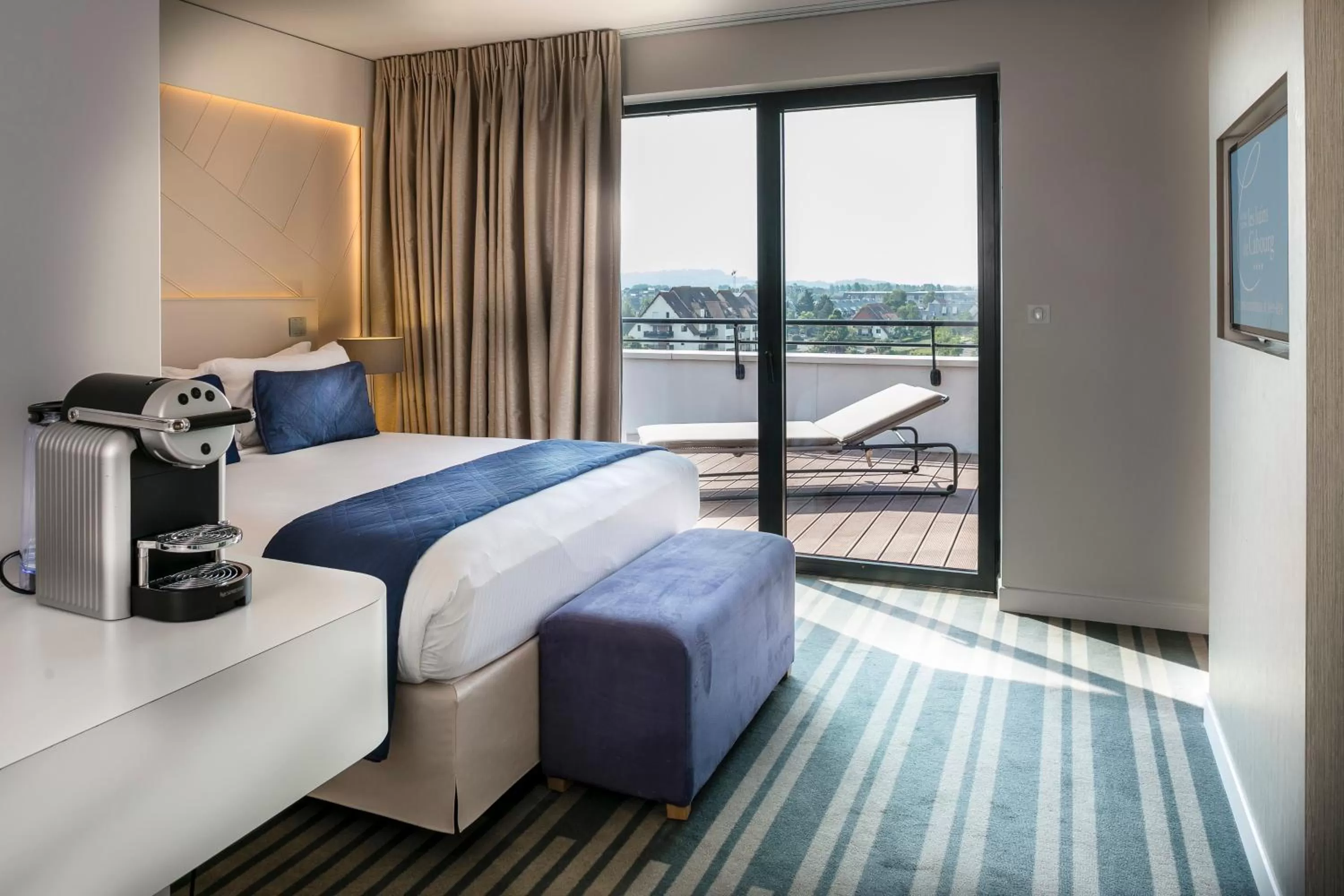 Balcony/Terrace, Bed in Thalazur Cabourg - Hôtel & Spa