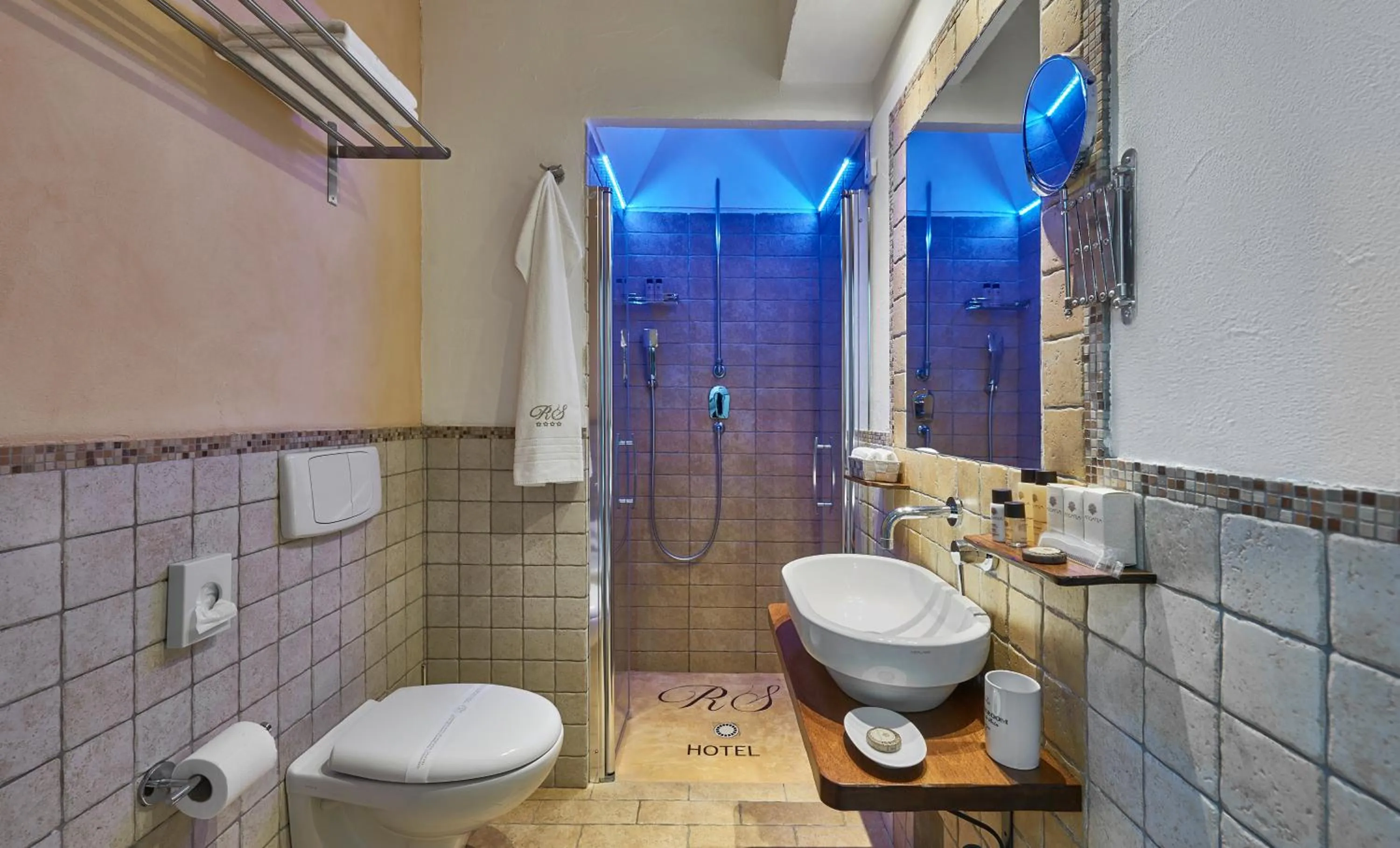 Bathroom in Hotel Rocca Della Sena