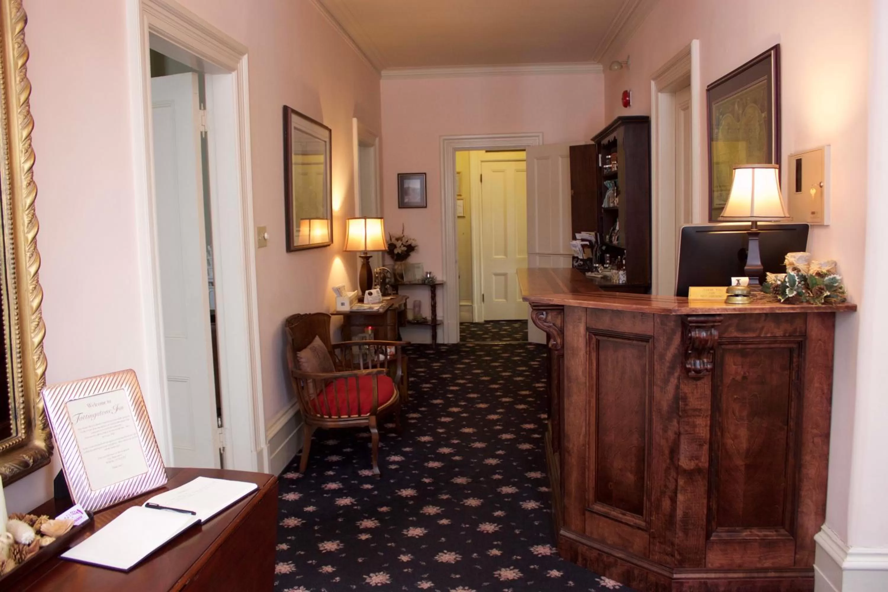 Lobby or reception in Tattingstone Inn