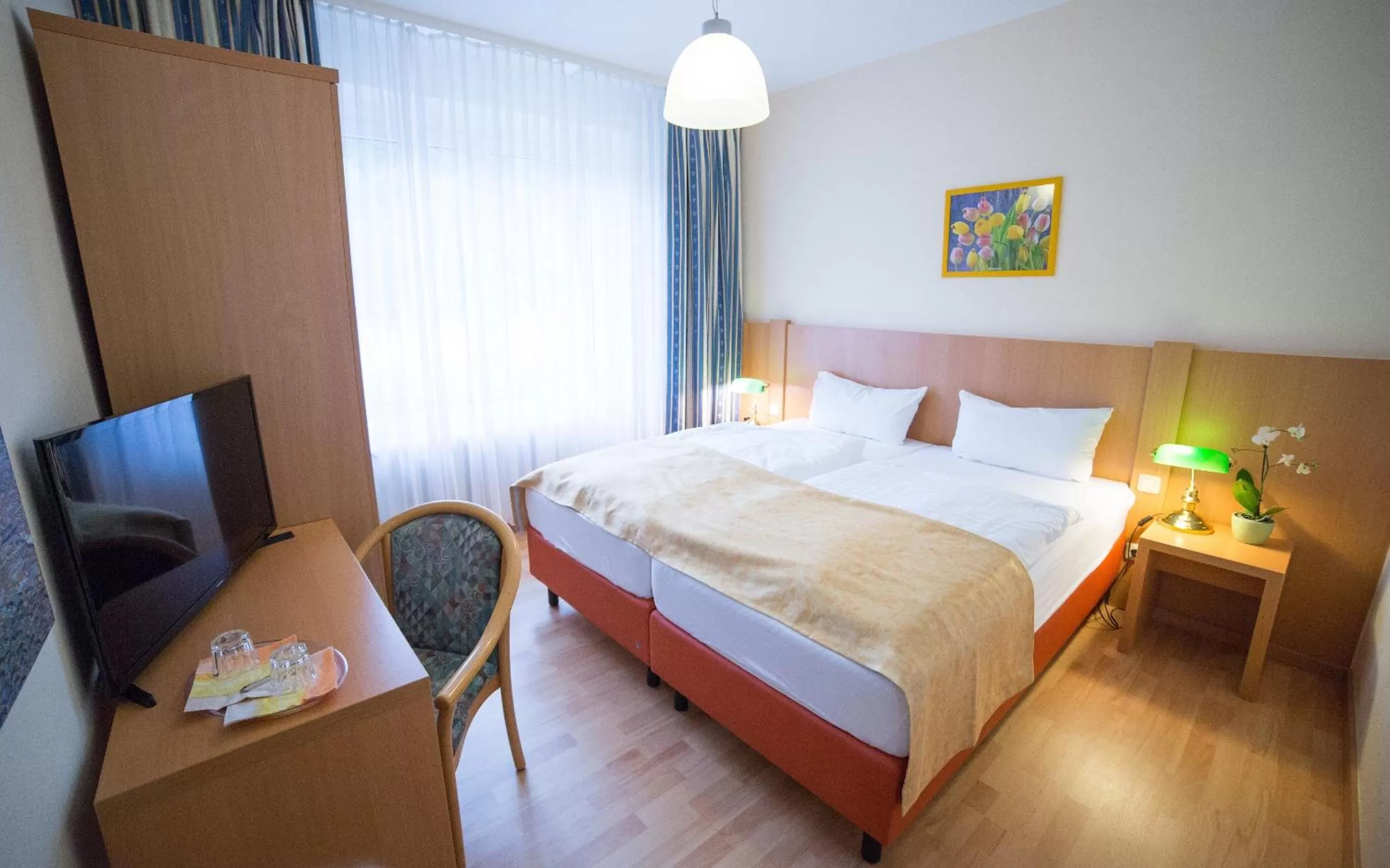 Photo of the whole room, Bed in Berghotel Tambach