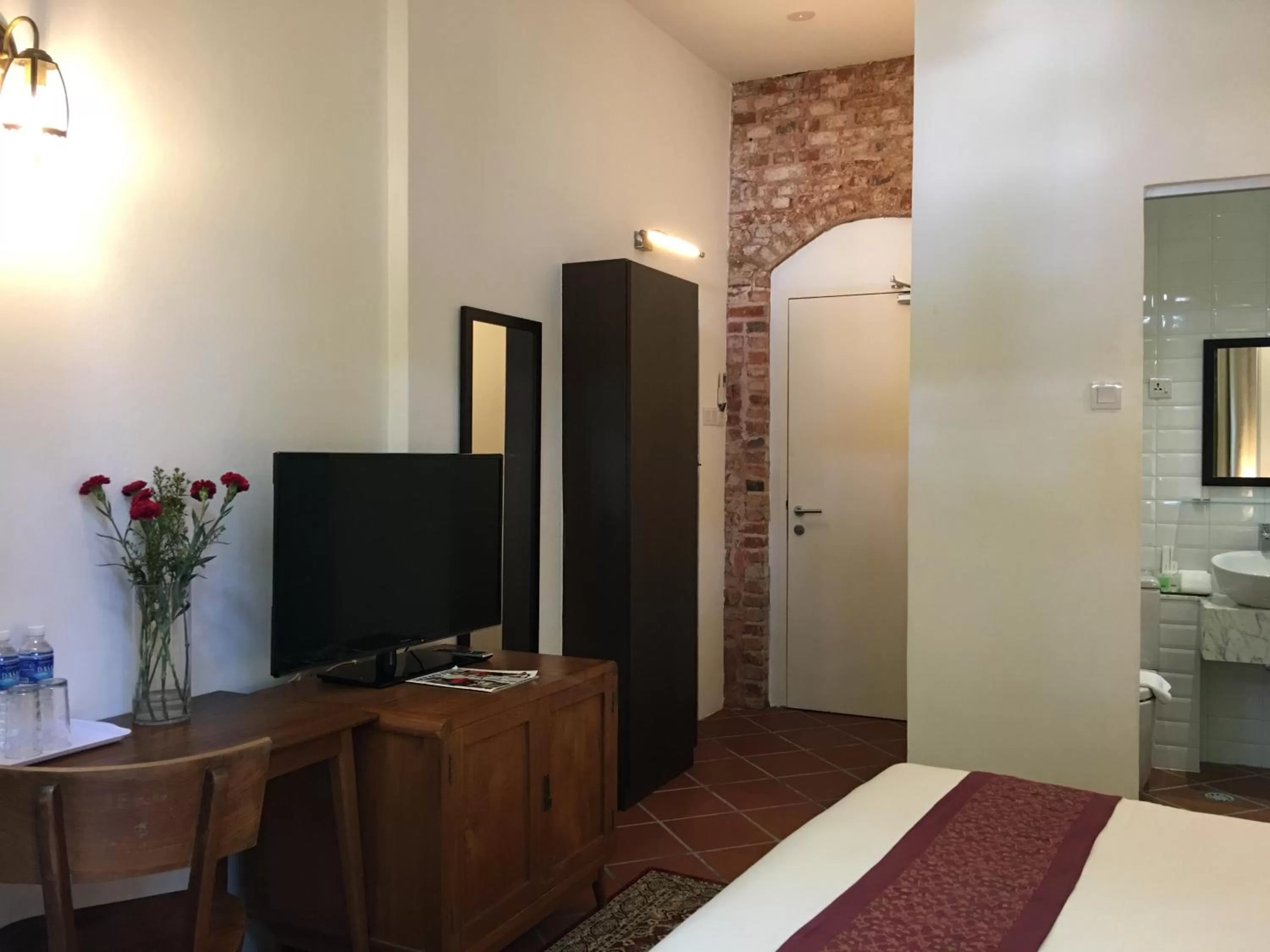 Photo of the whole room, Bed in Spices Hotel