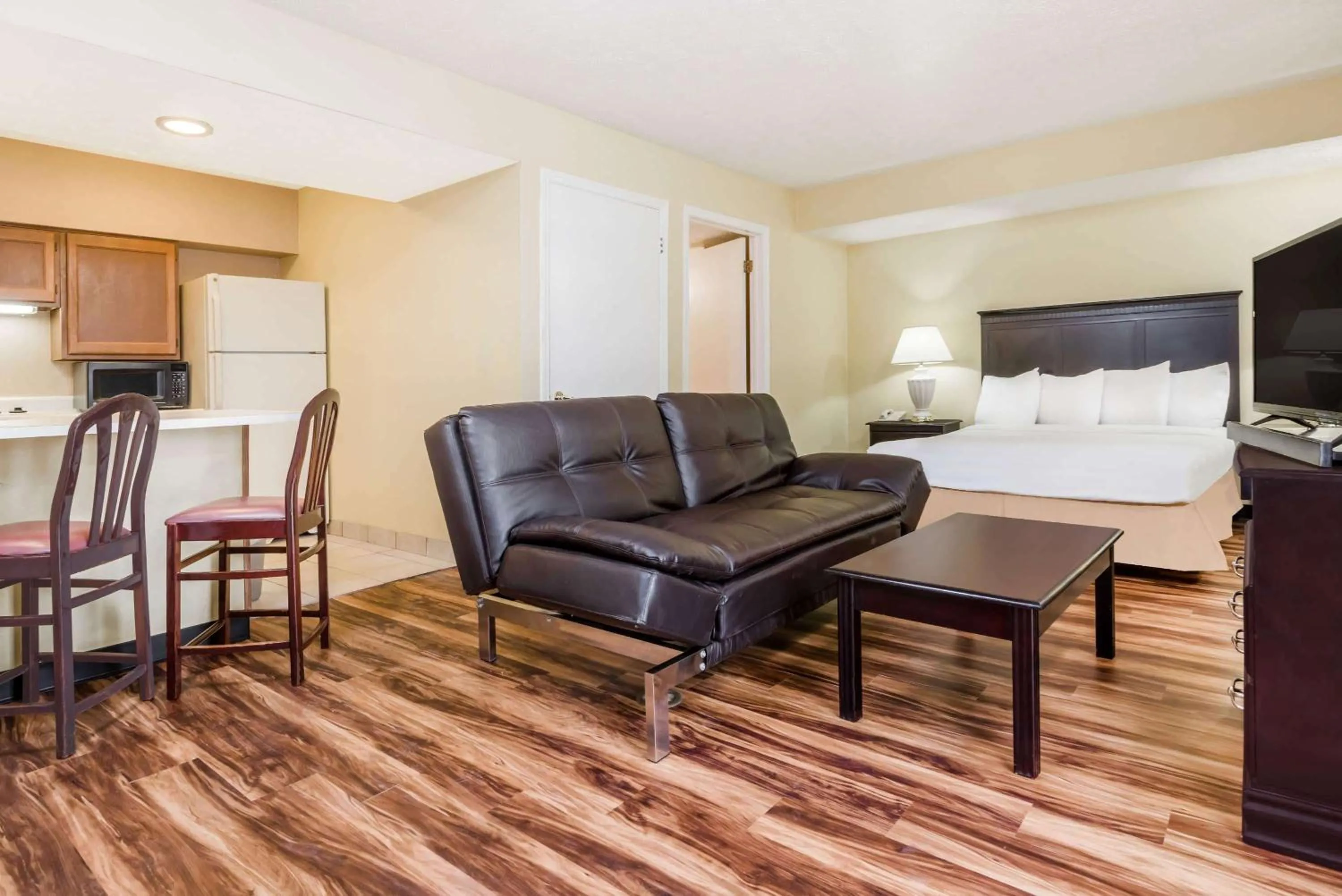 Photo of the whole room in Hawthorn Extended Stay by Wyndham Columbus