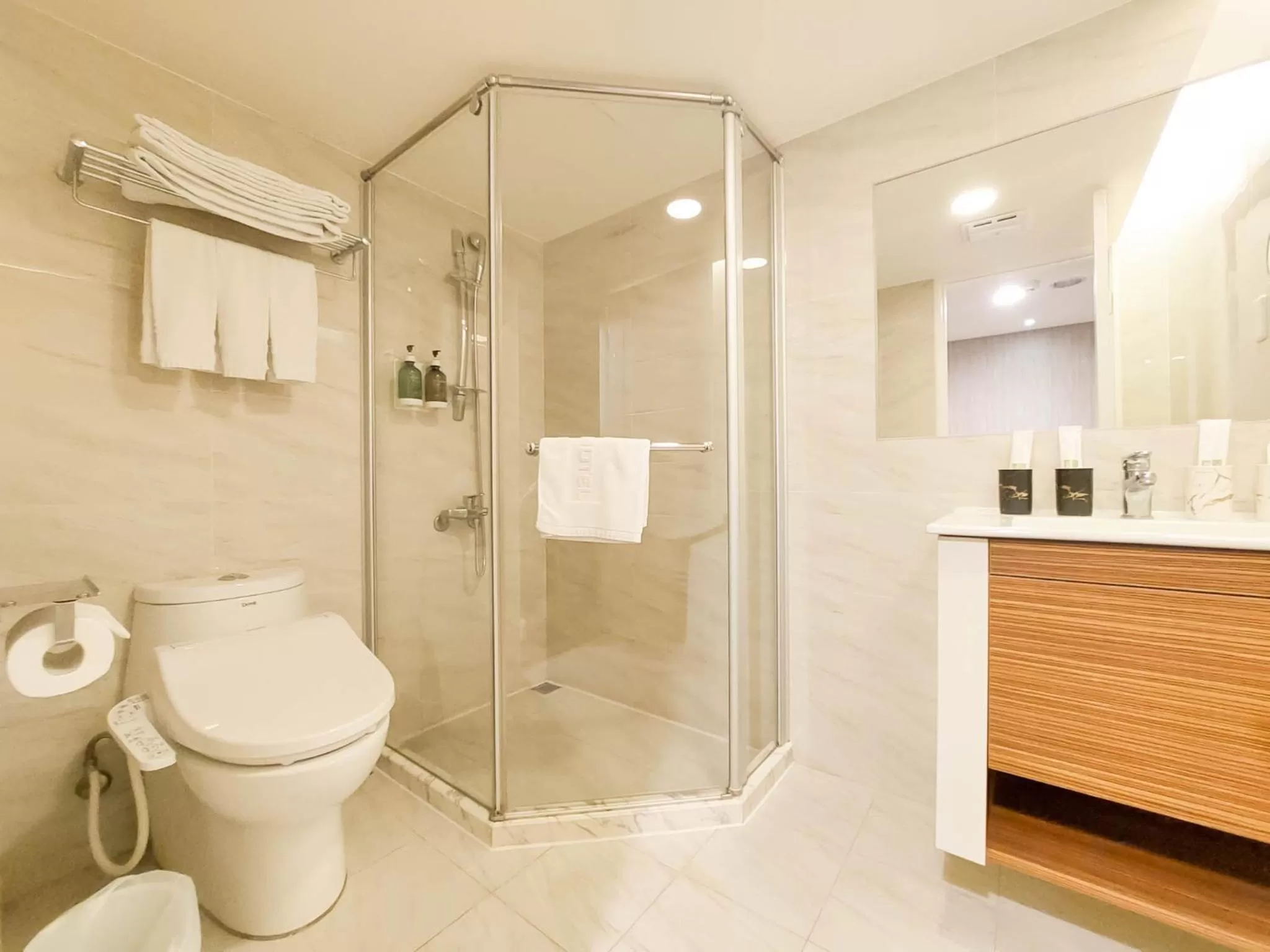 Bathroom in Green Hotel - Tea Way