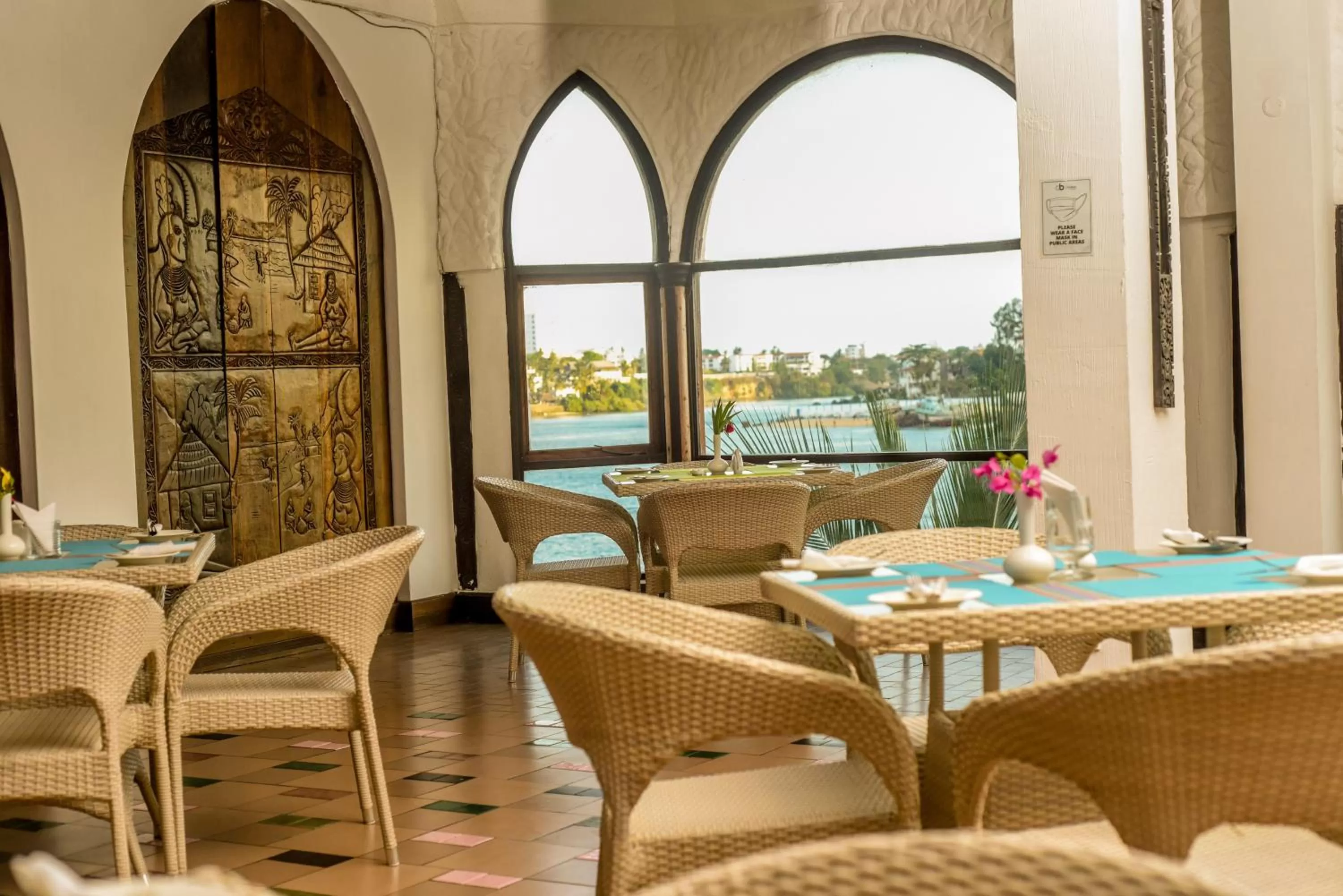 Restaurant/places to eat in CityBlue Creekside Hotel & Suites