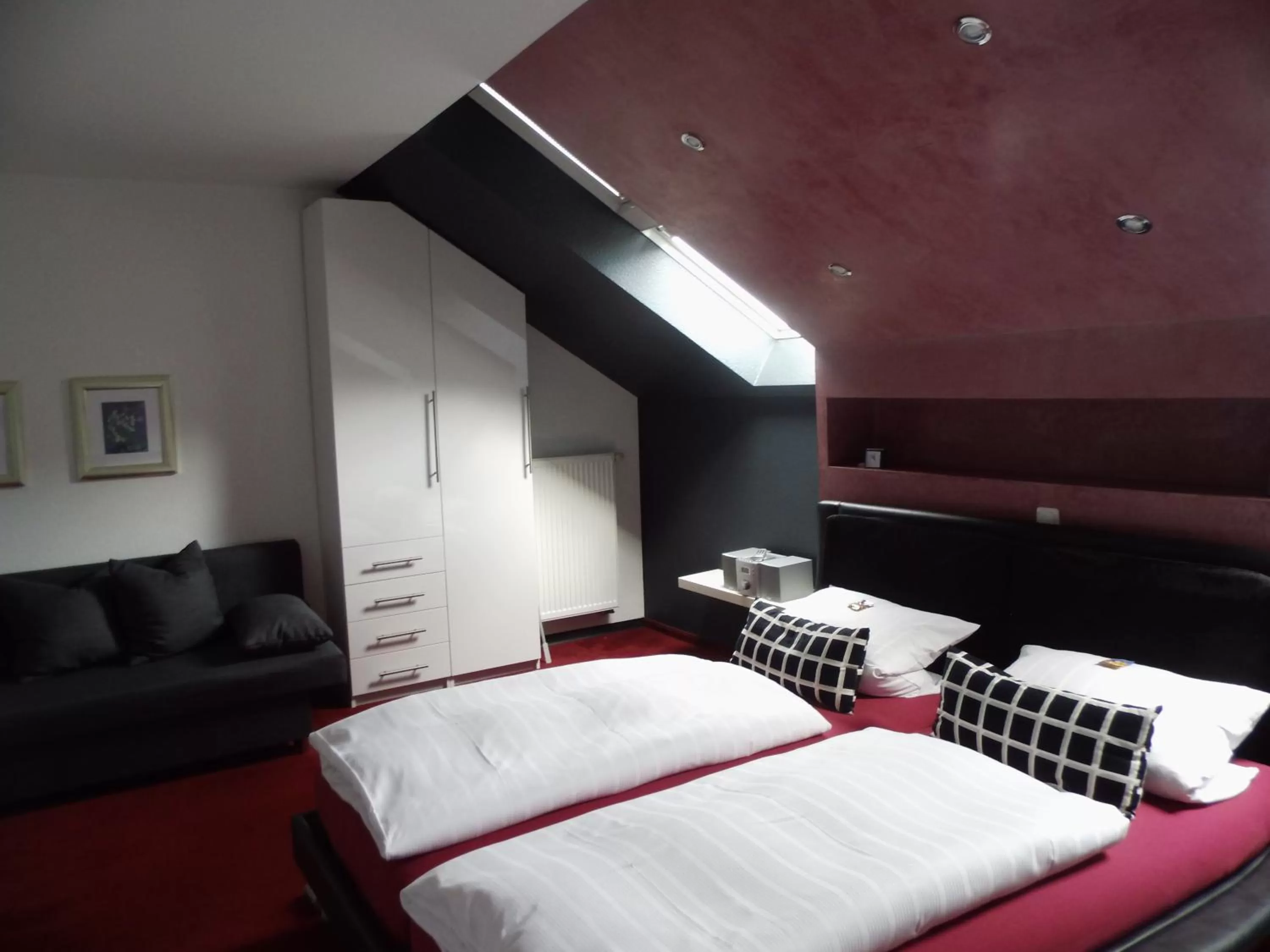 Photo of the whole room, Bed in Hotel Come In