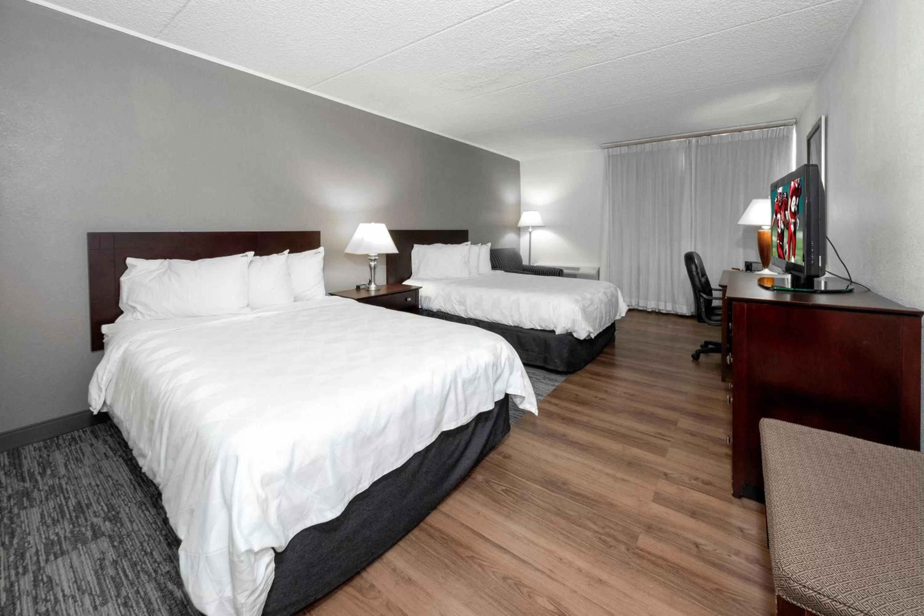 Photo of the whole room, Bed in Red Roof PLUS Newark Liberty Airport - Carteret