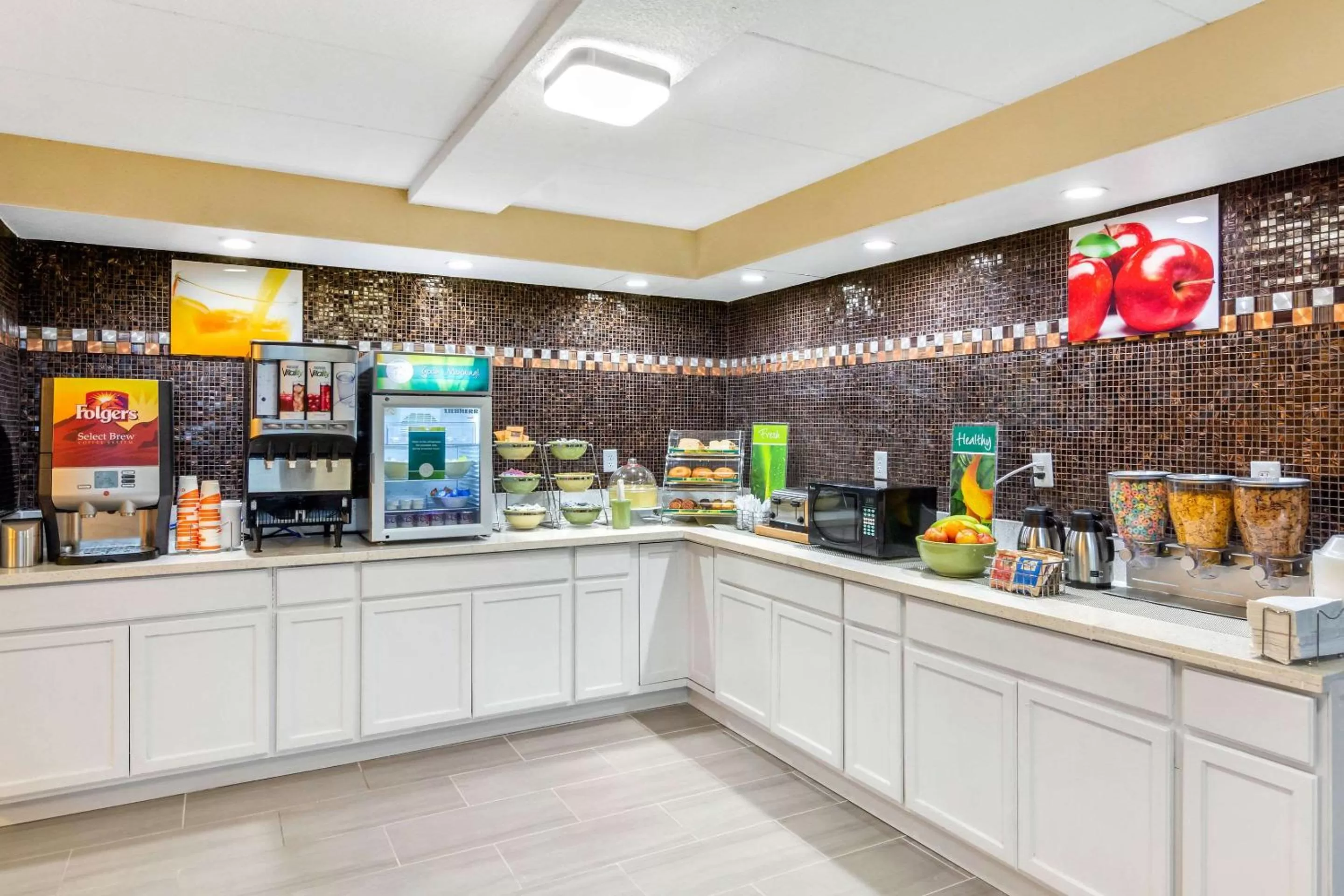 Restaurant/places to eat in Quality Inn & Suites