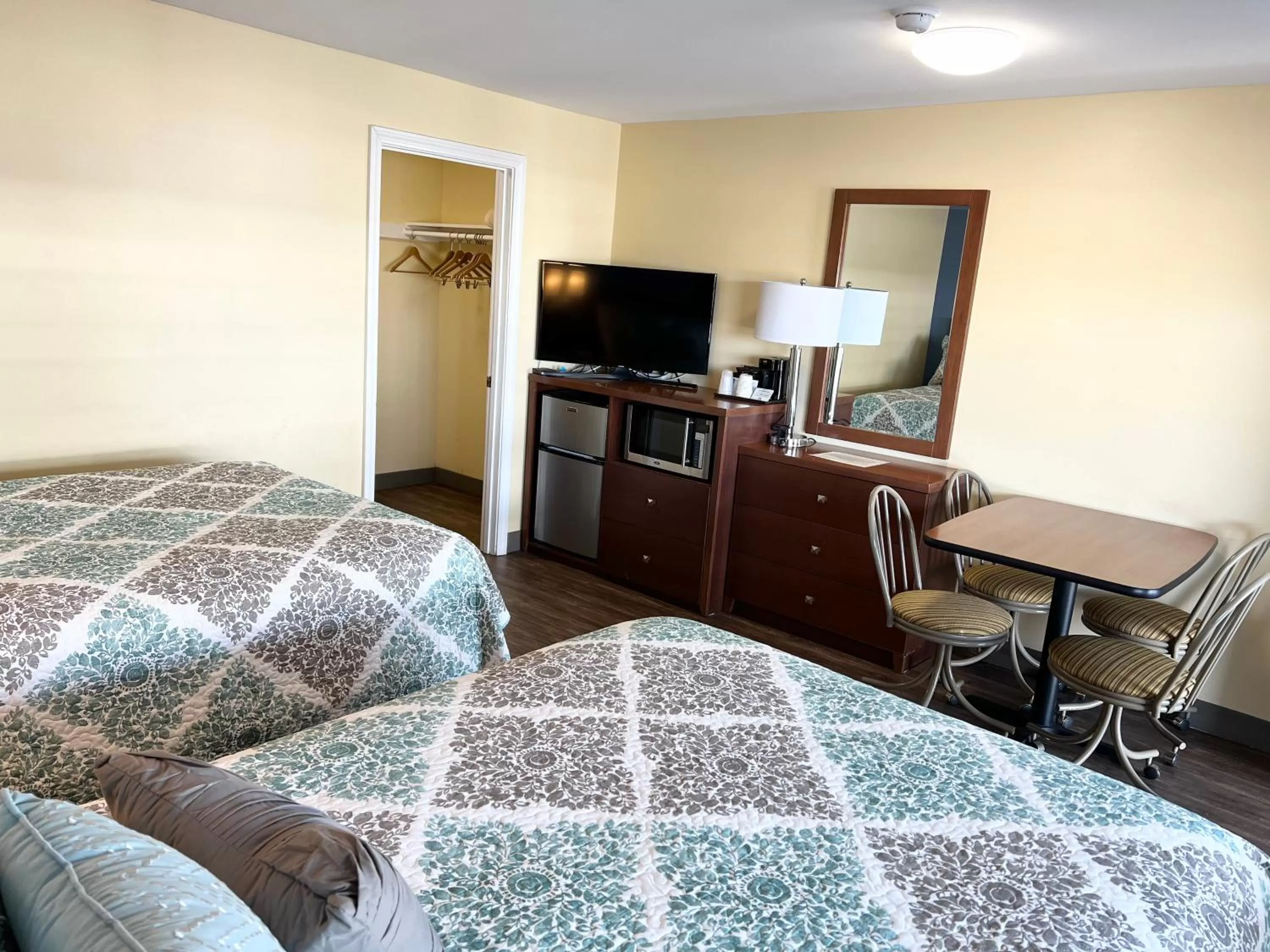 TV and multimedia, Bed in Scarborough Beach Motel