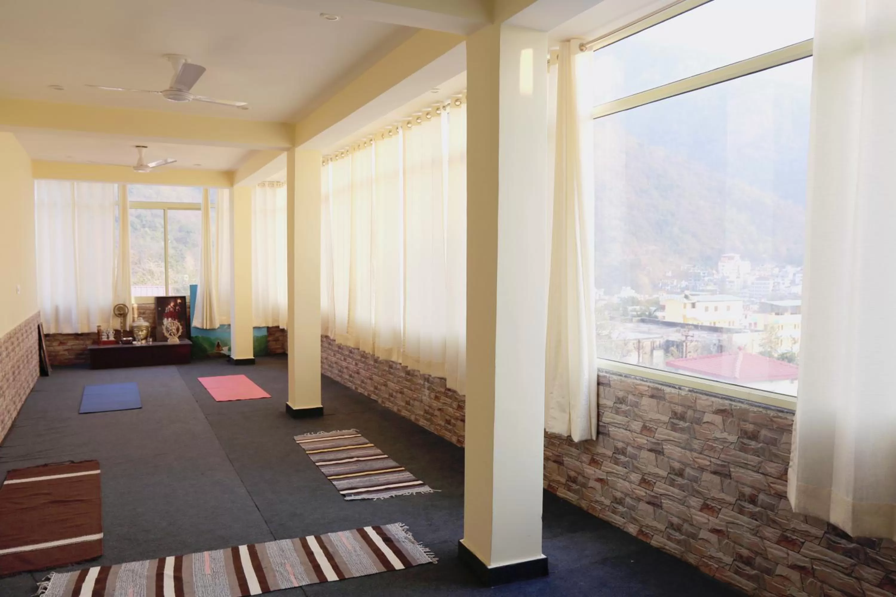 Mountain view in Tapovan New Residency - 5 minutes walk to Laxman jhula