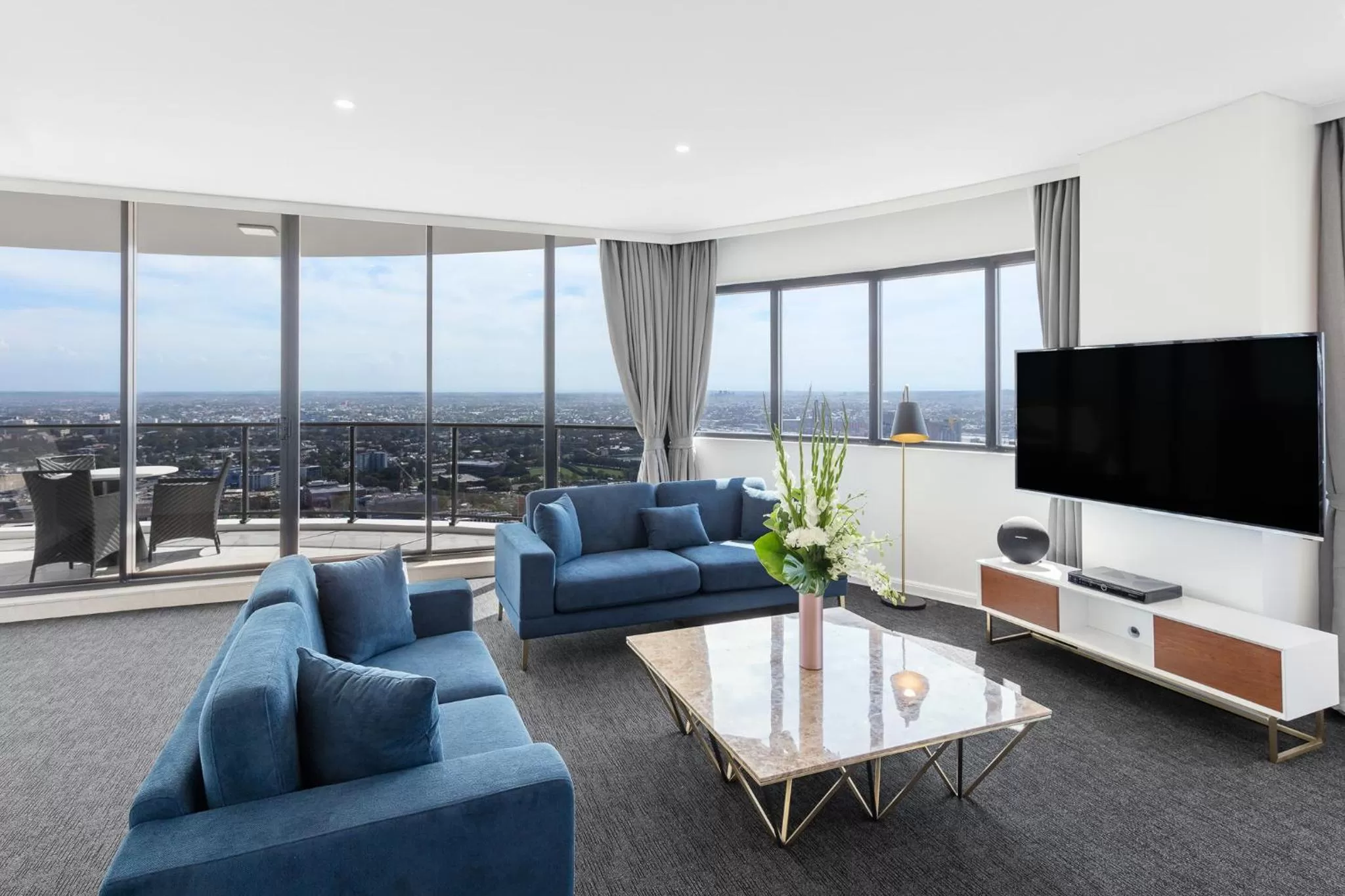 TV and multimedia in Meriton Suites Kent Street, Sydney
