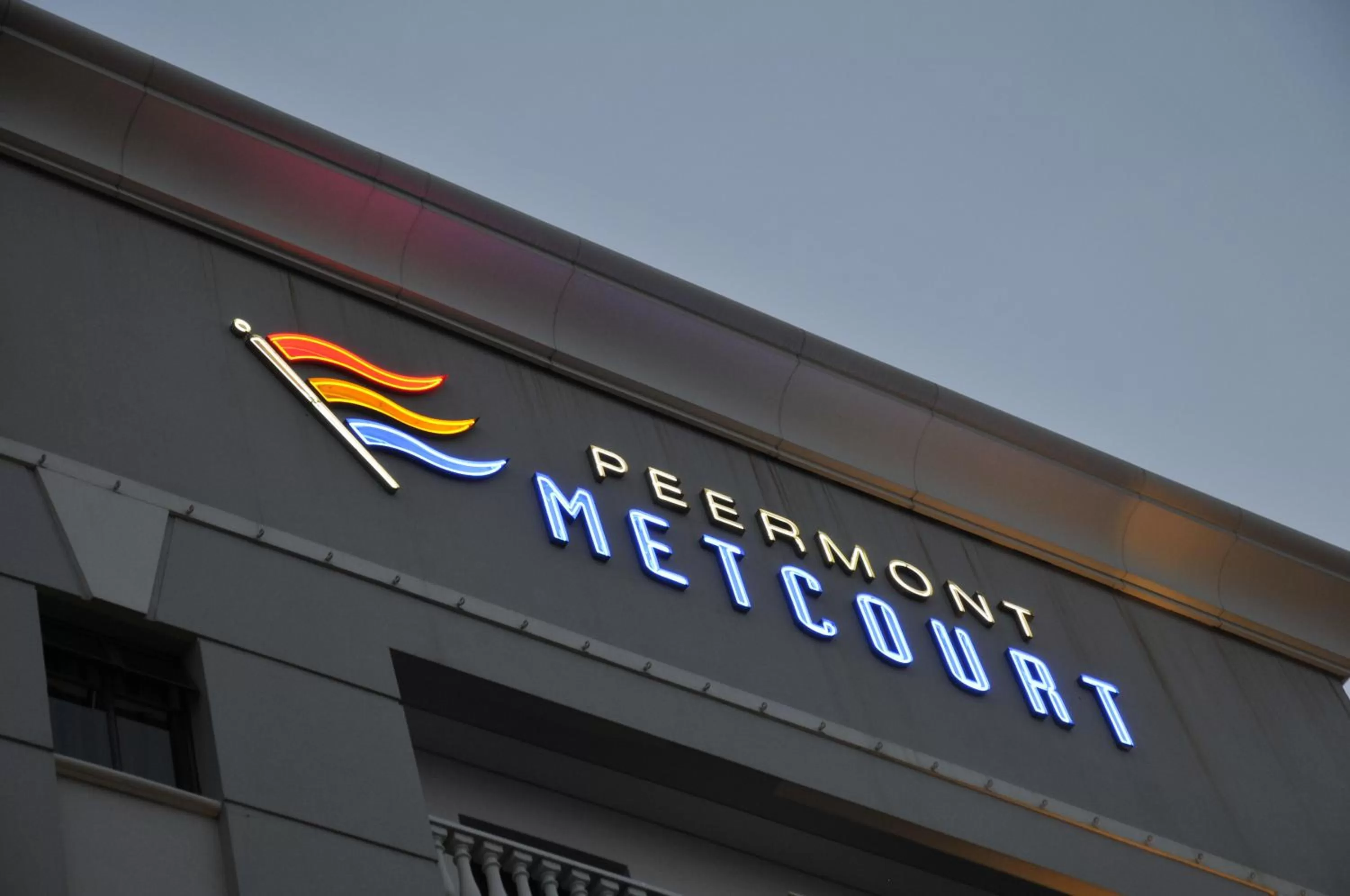 Facade/entrance in Metcourt at Emperors Palace