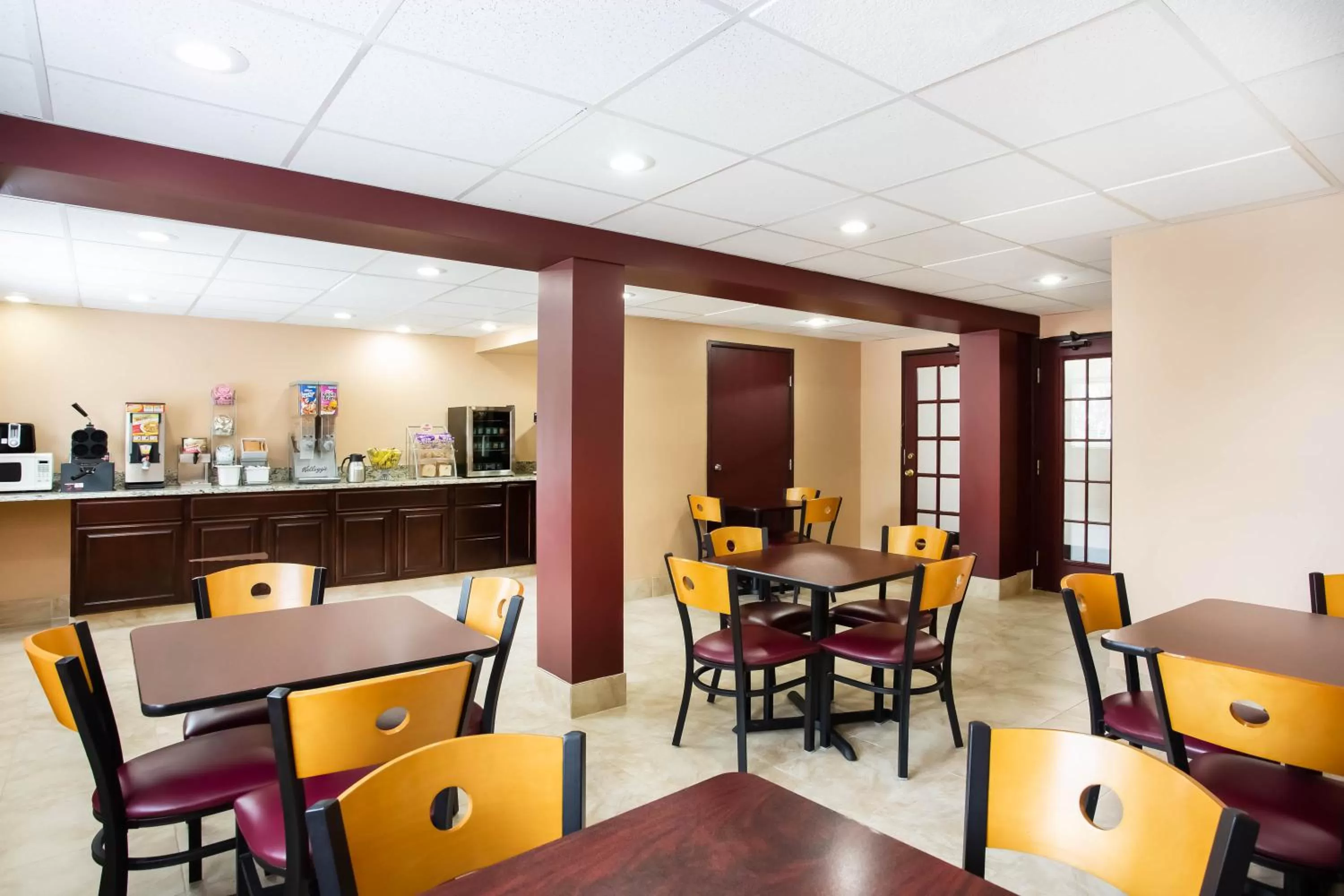 Continental breakfast in Super 8 by Wyndham Chester/Richmond Area