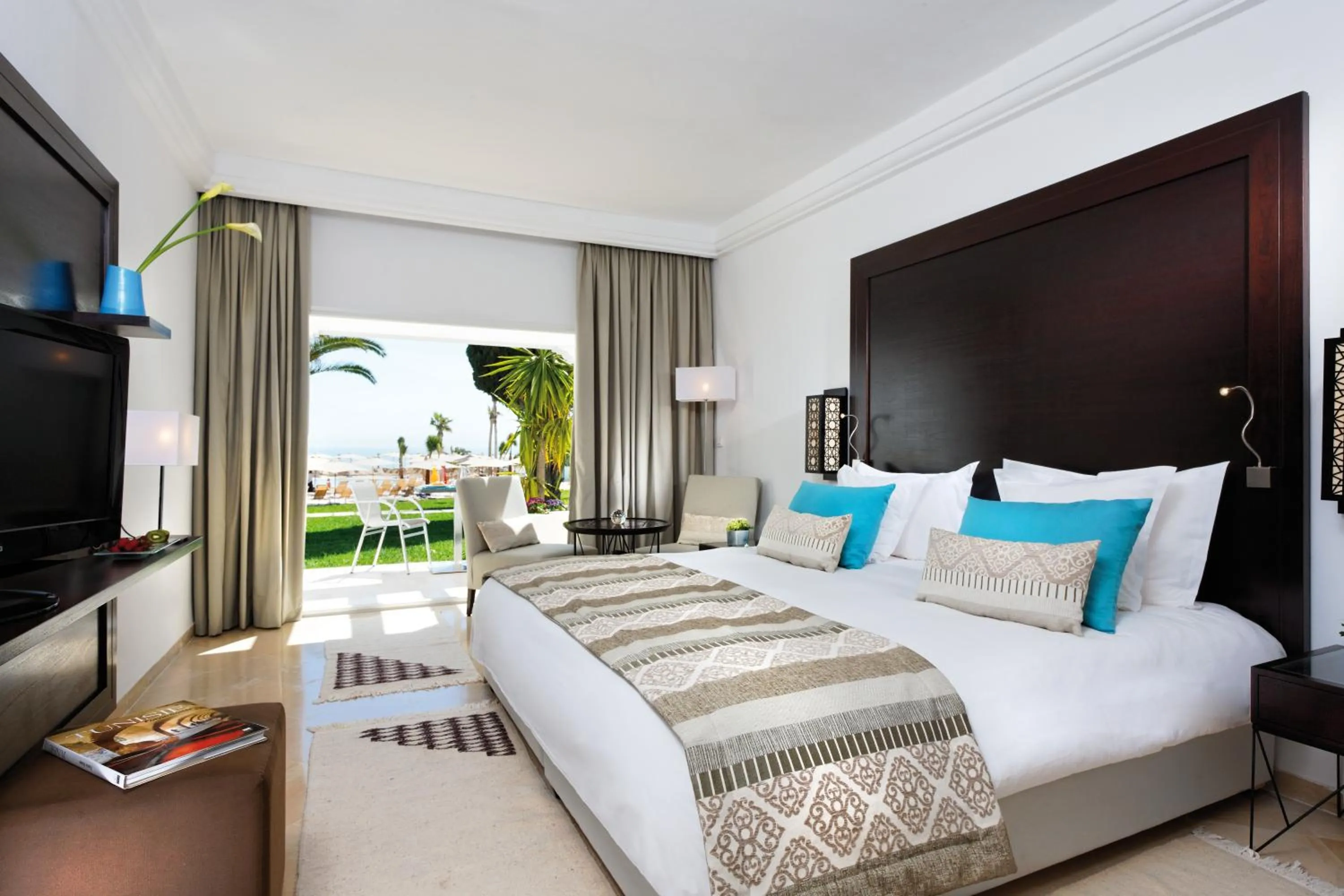 Balcony/Terrace, Bed in Mövenpick Hotel Gammarth Tunis