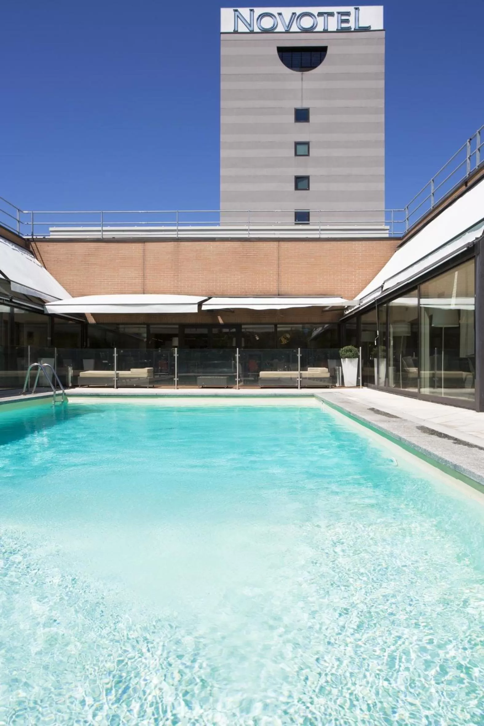 Swimming pool in Novotel Milano Linate Aeroporto