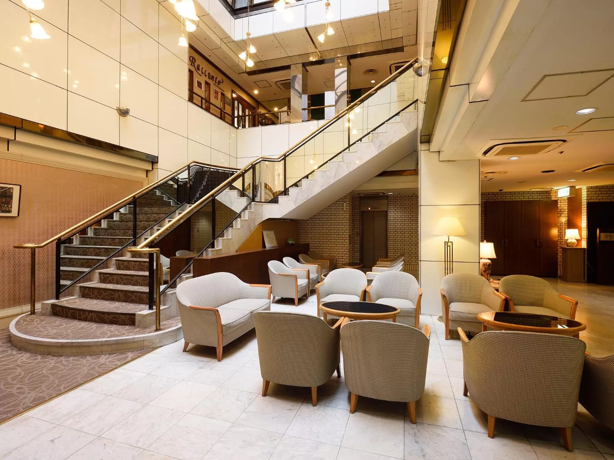 Lobby or reception in Belmont Hotel