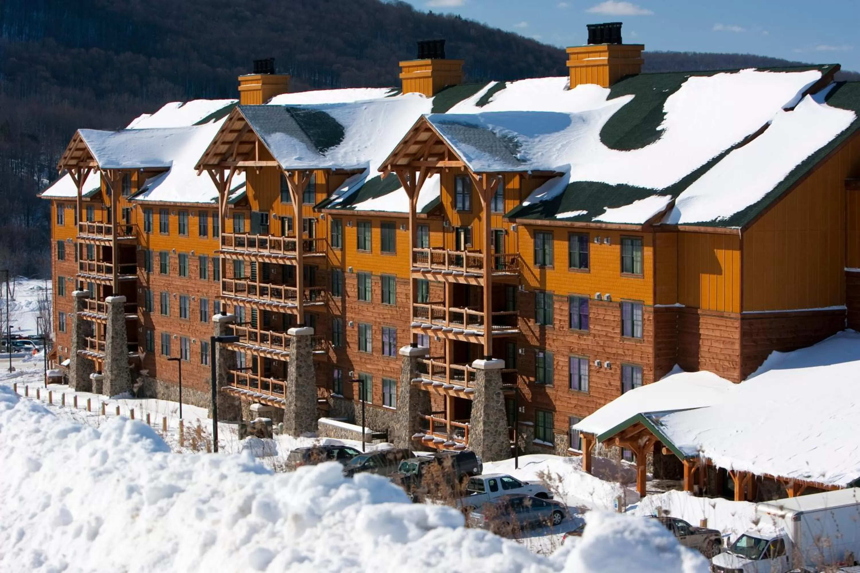Property building in Hope Lake Lodge & Indoor Waterpark