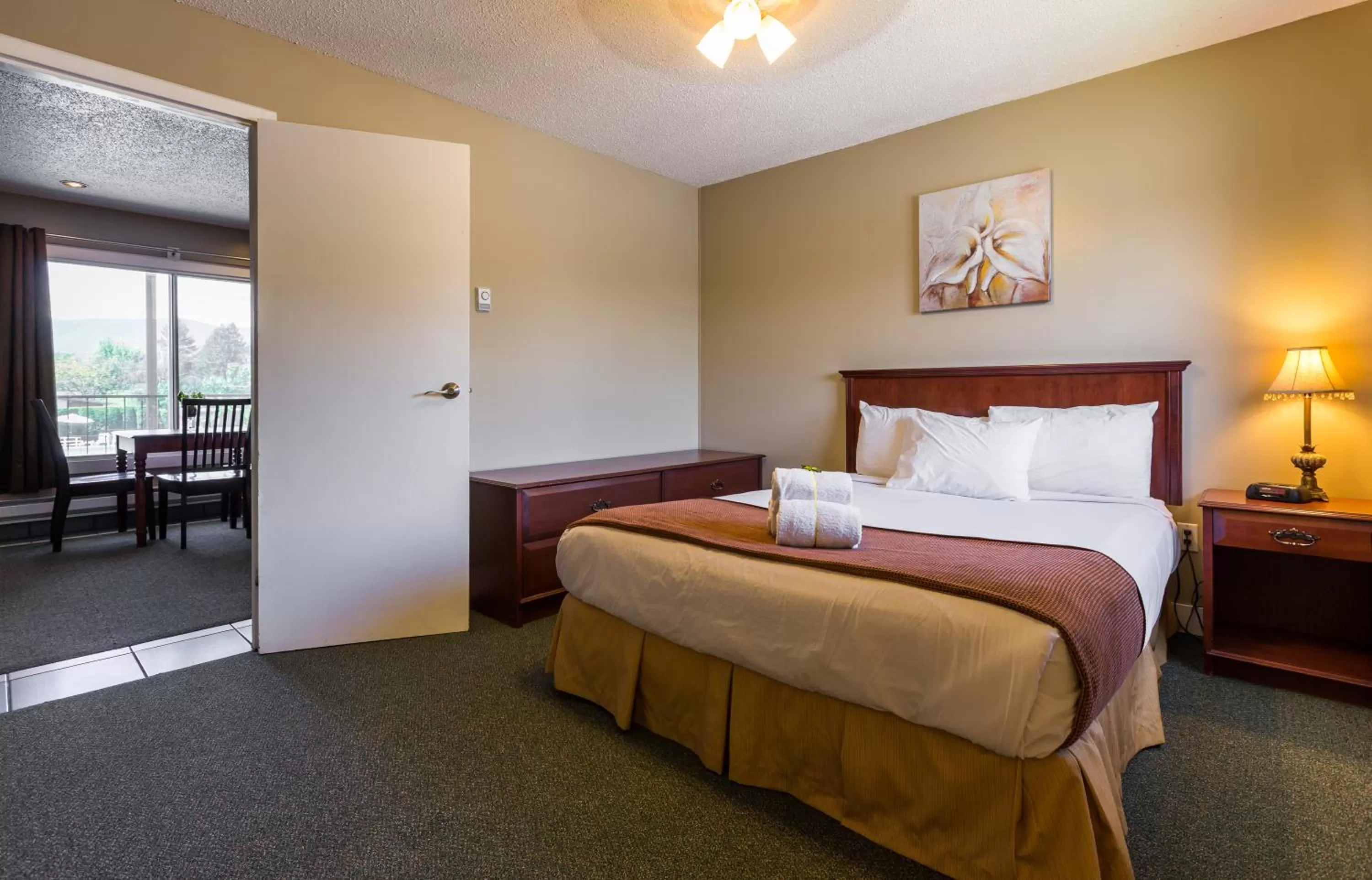 One-Bedroom Suite in Oasis Inn