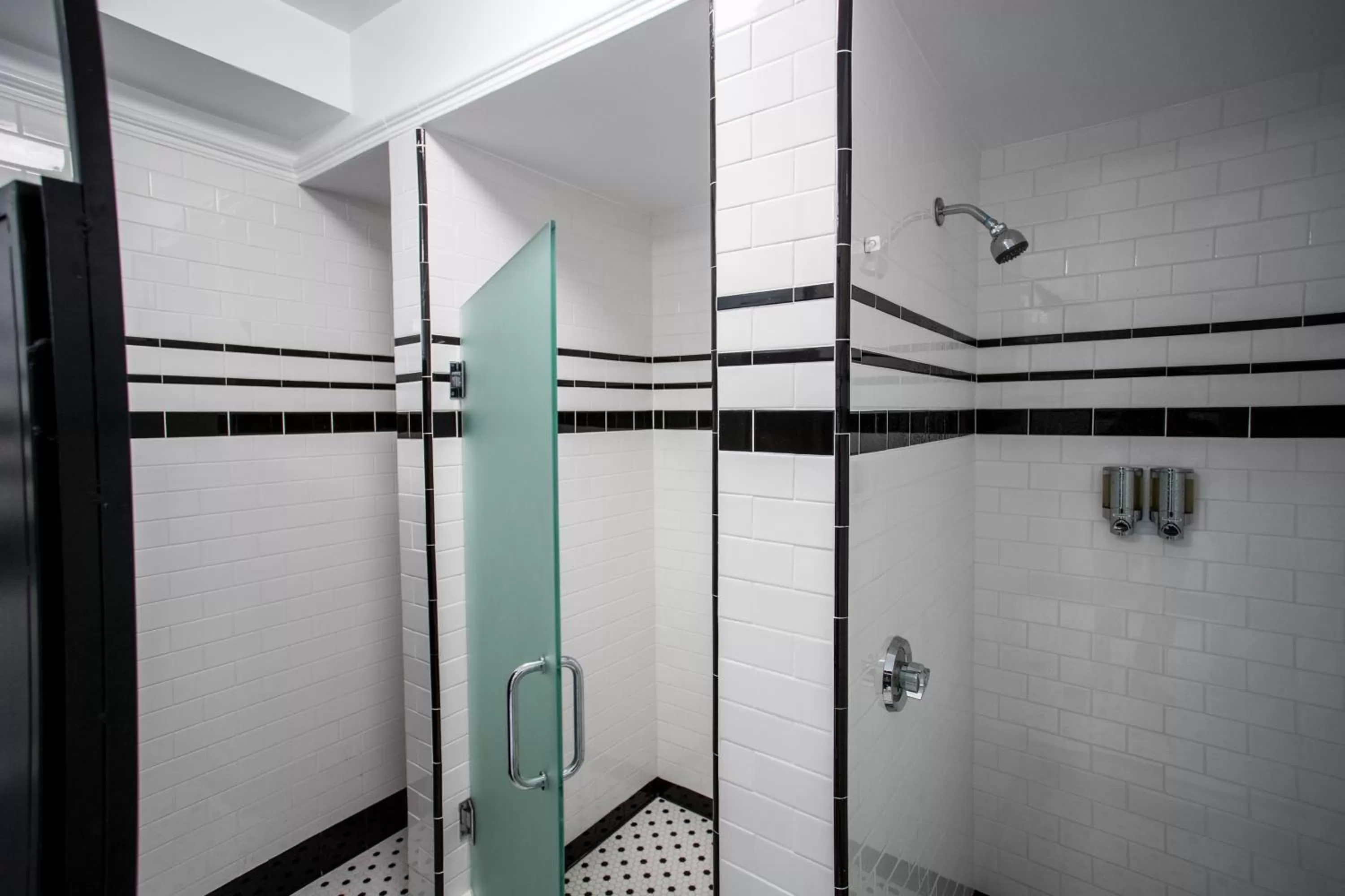 Shower in American Hotel