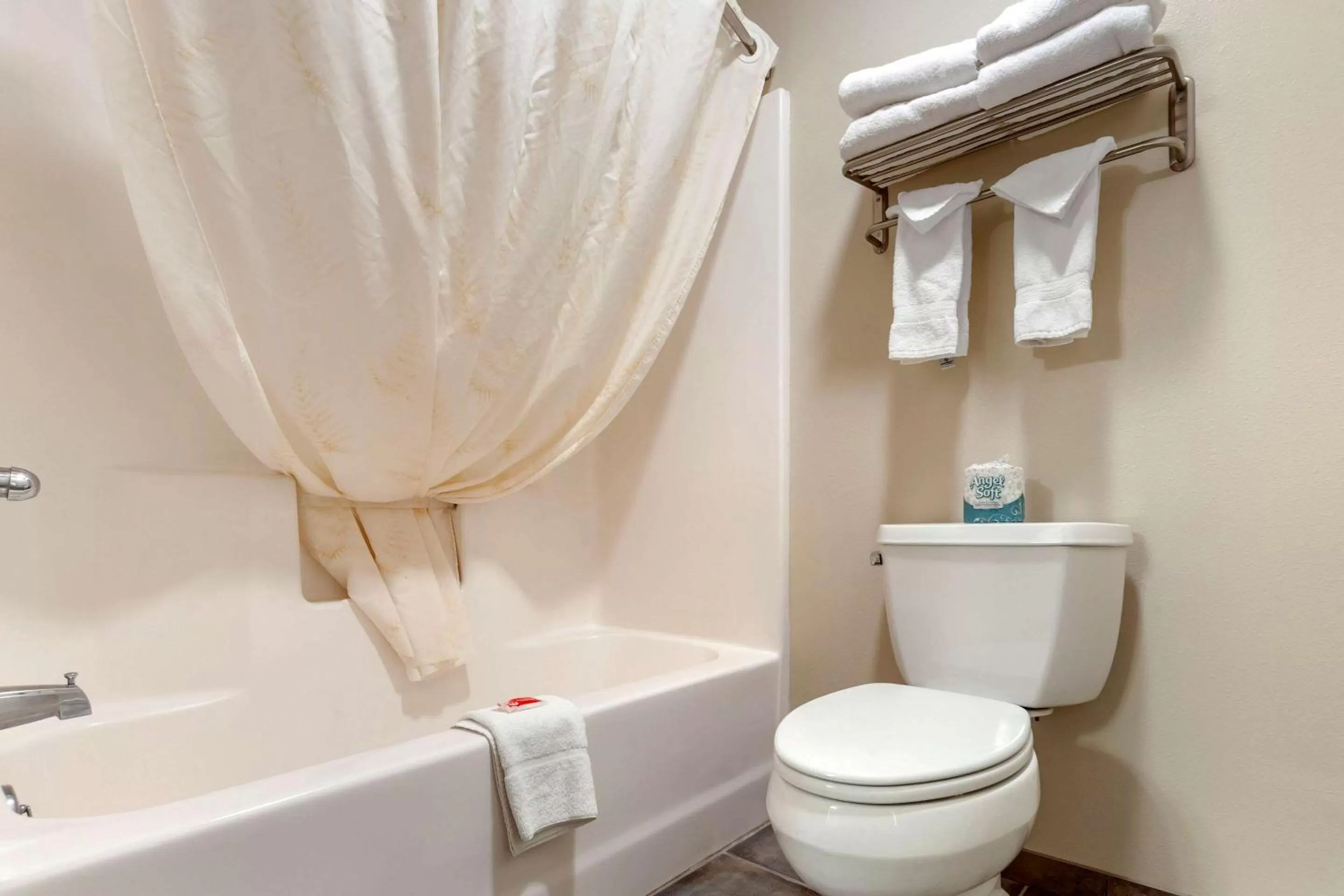 Bathroom in Harmony Inn & Suites