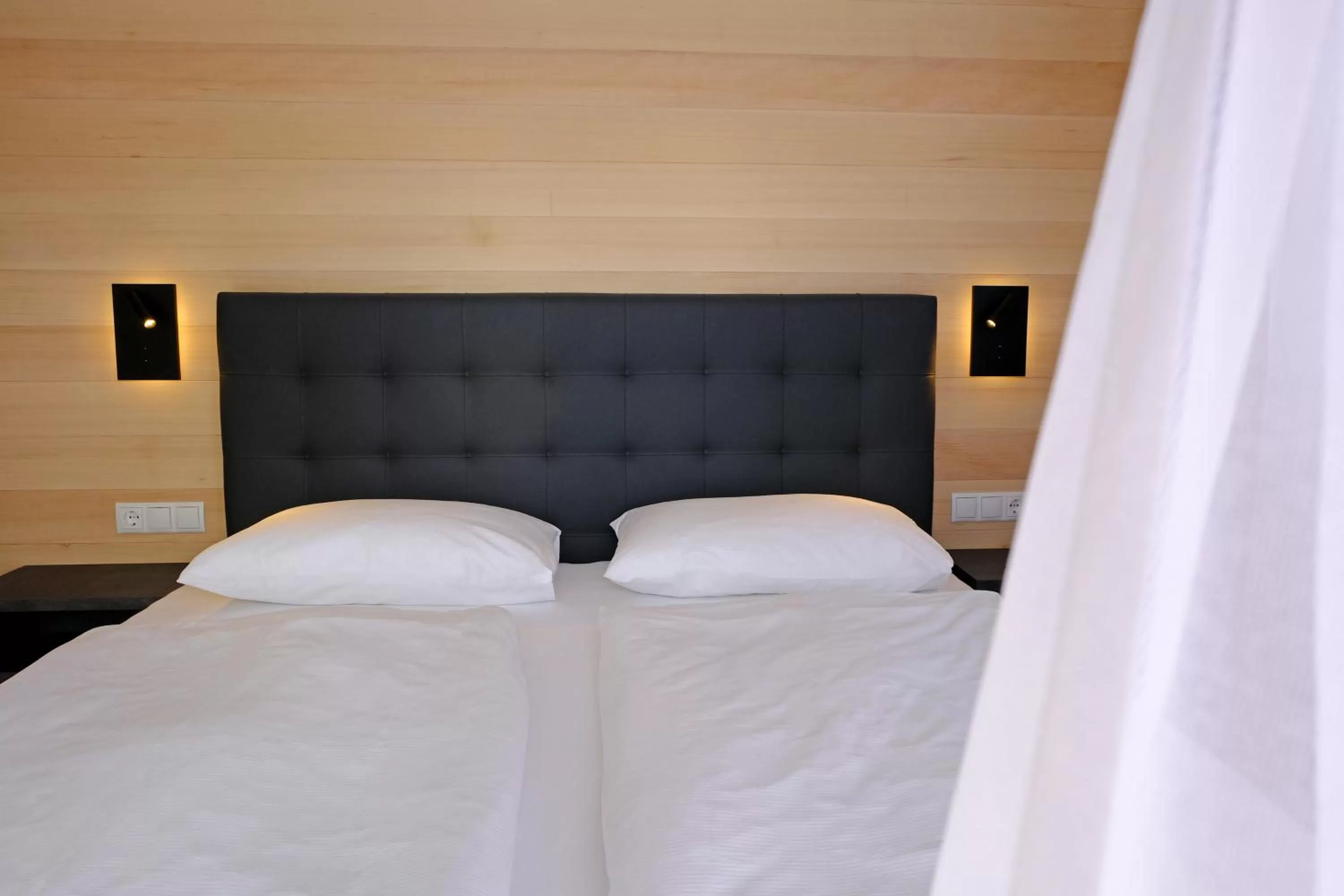 Bedroom, Bed in Hotel Bayerischer Hof