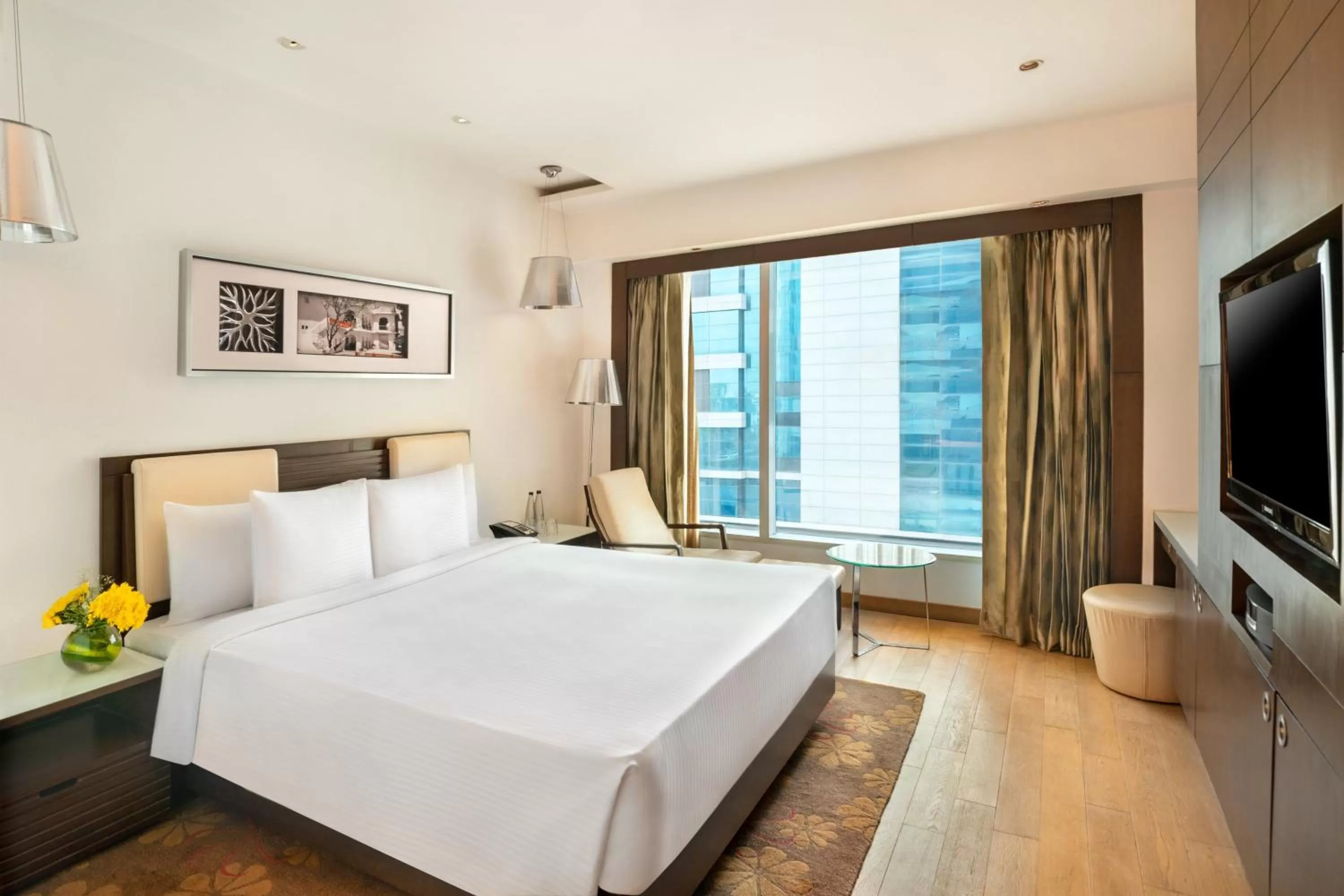Photo of the whole room, Bed in Crowne Plaza Greater Noida by IHG