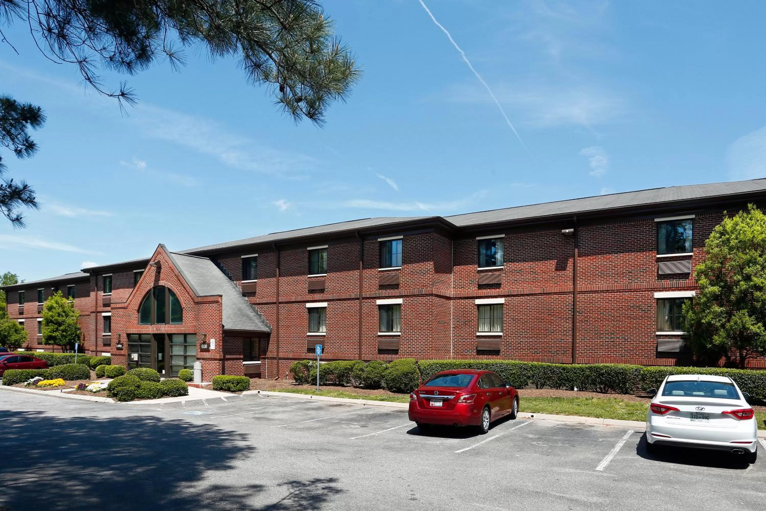 Property building in Extended Stay America Suites - Raleigh - Cary - Harrison Ave