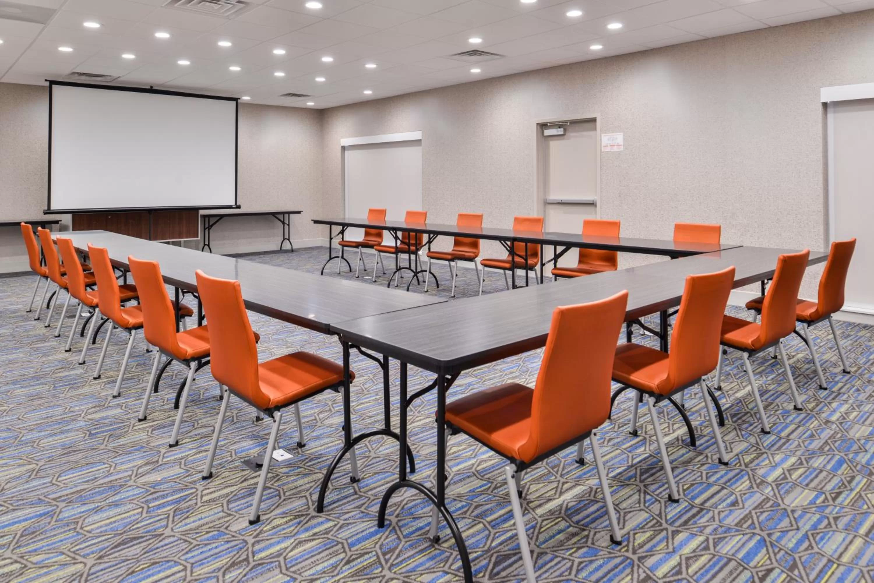 Meeting/conference room in Holiday Inn Express - Early by IHG