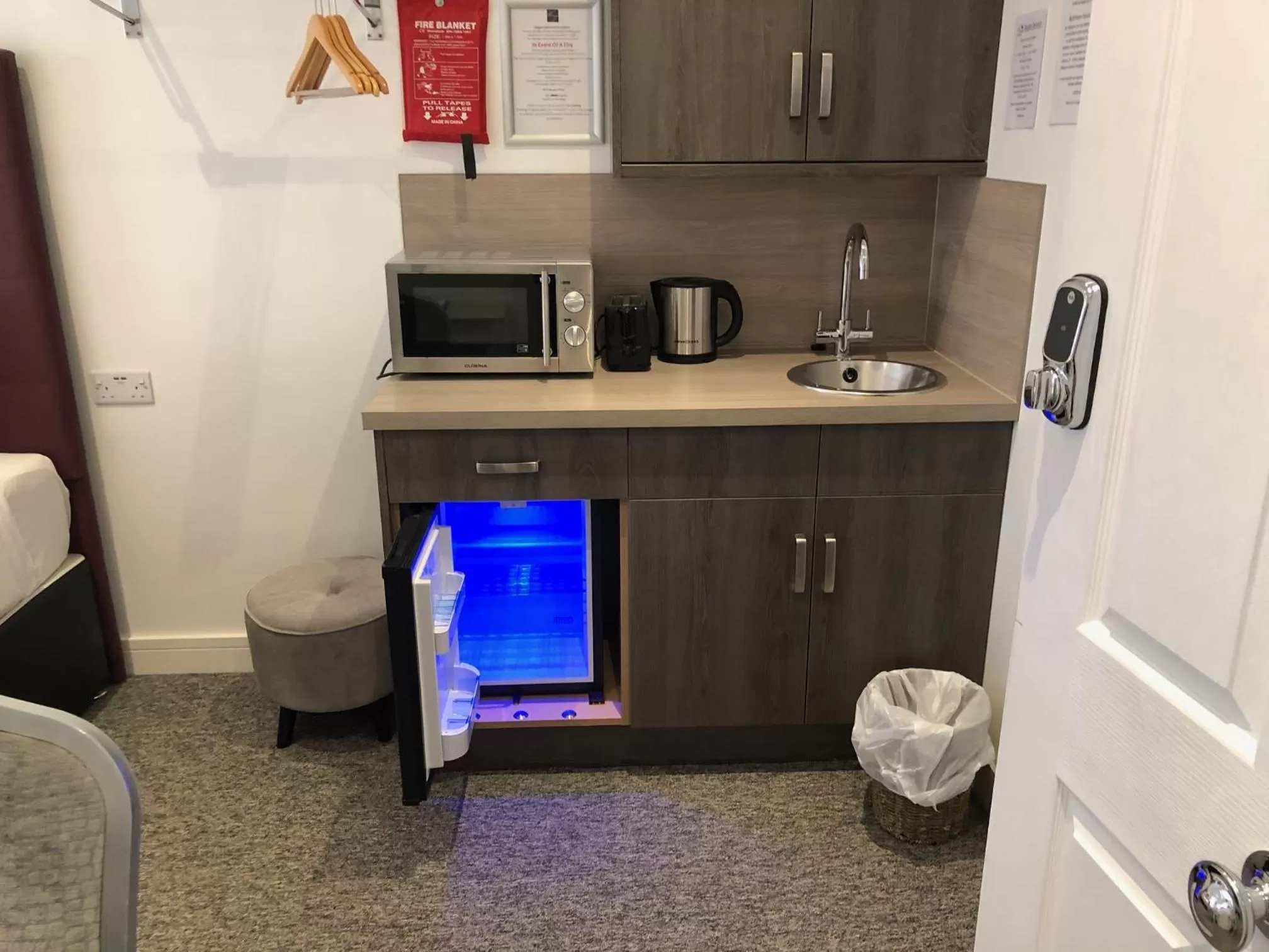 Kitchen or kitchenette in Kings Hotel