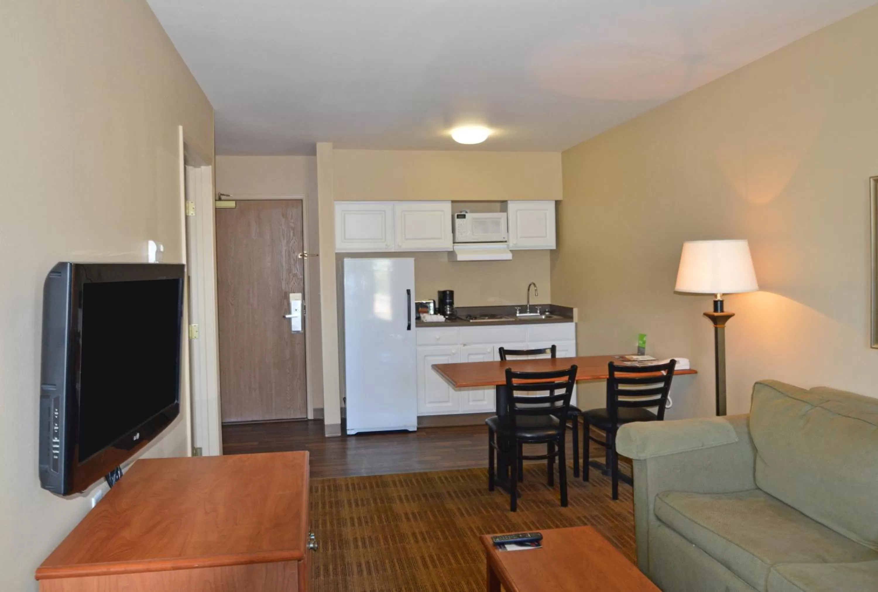 Kitchen or kitchenette in Extended Stay America Suites - Anchorage - Midtown