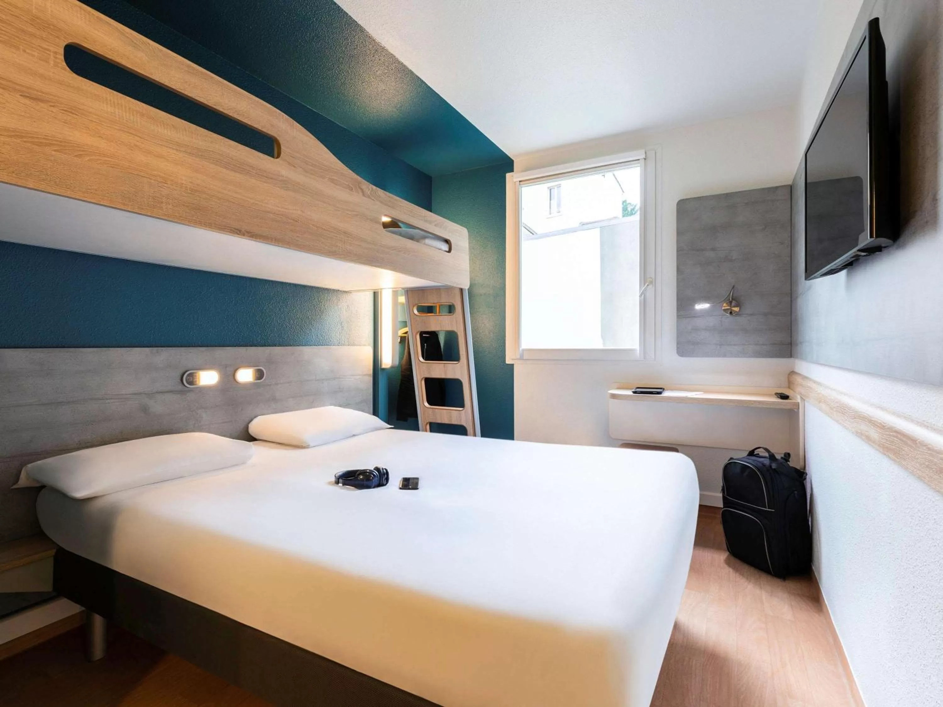 Photo of the whole room, Bed in ibis budget Bordeaux Centre - Gare Saint Jean