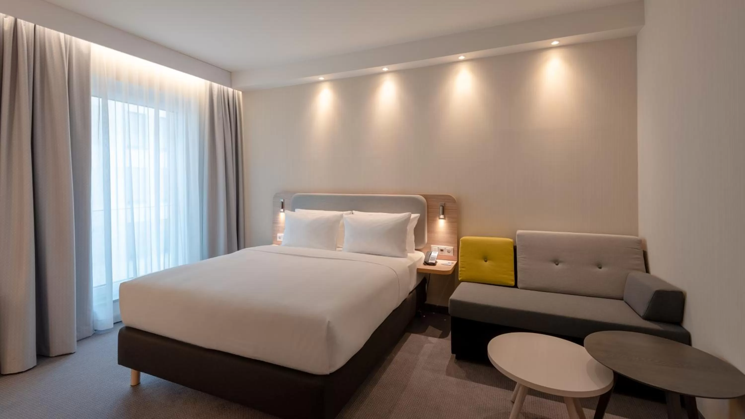 Bed in Holiday Inn Express - MUNICH NORTH by IHG