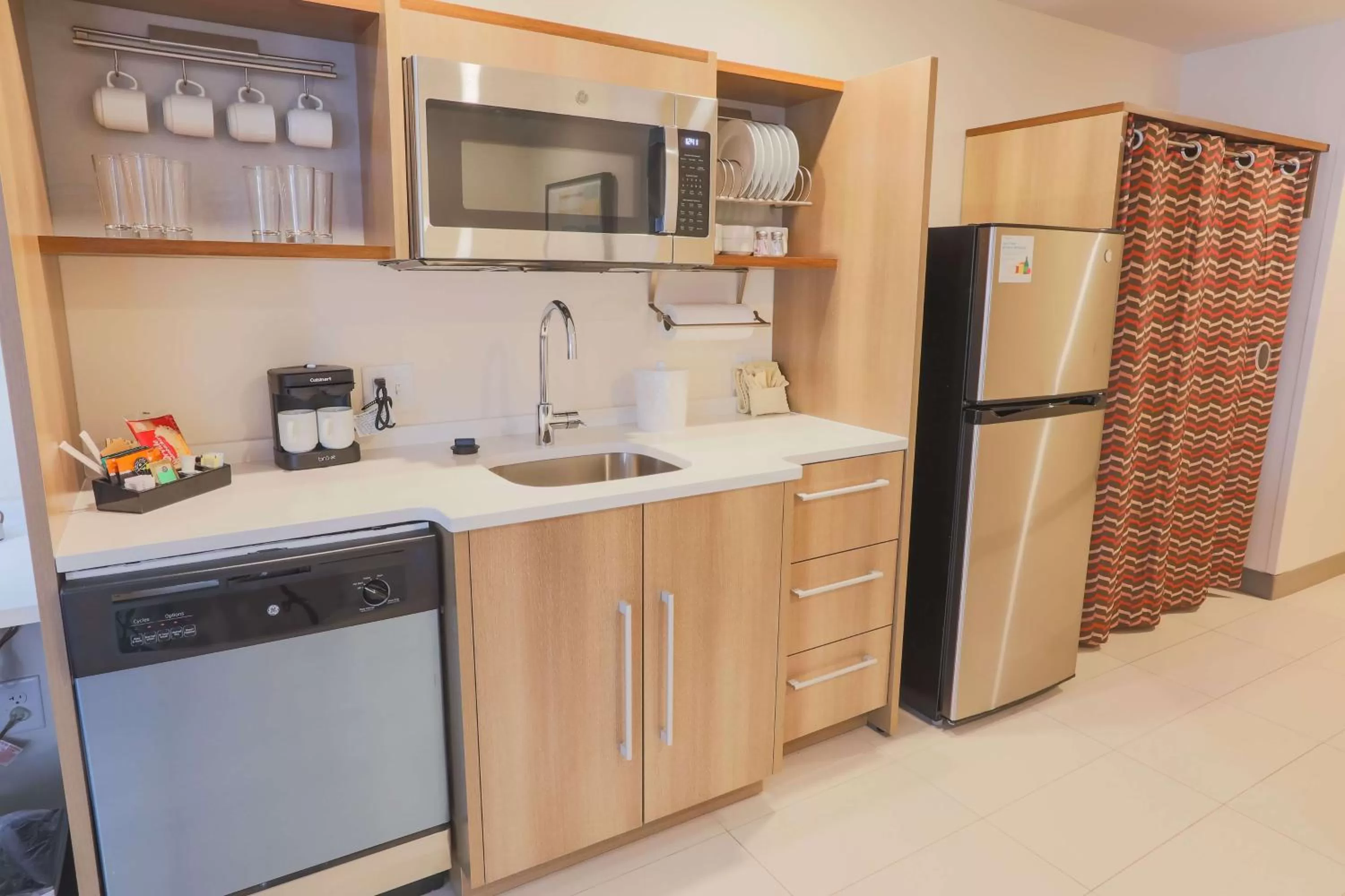 Kitchen or kitchenette in Home2 Suites By Hilton Cumming Atlanta, Ga