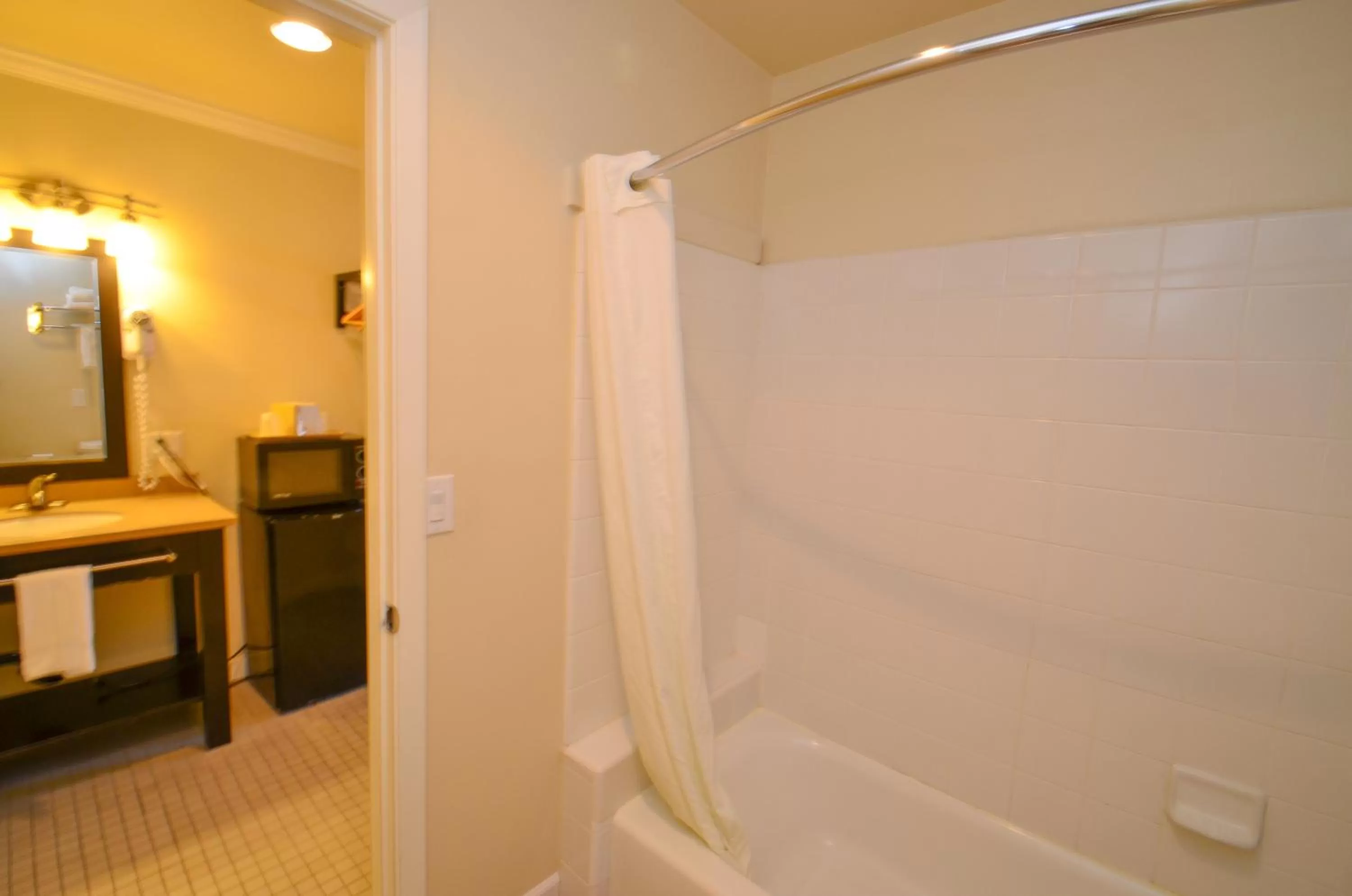 Bathroom in Bay Front Inn