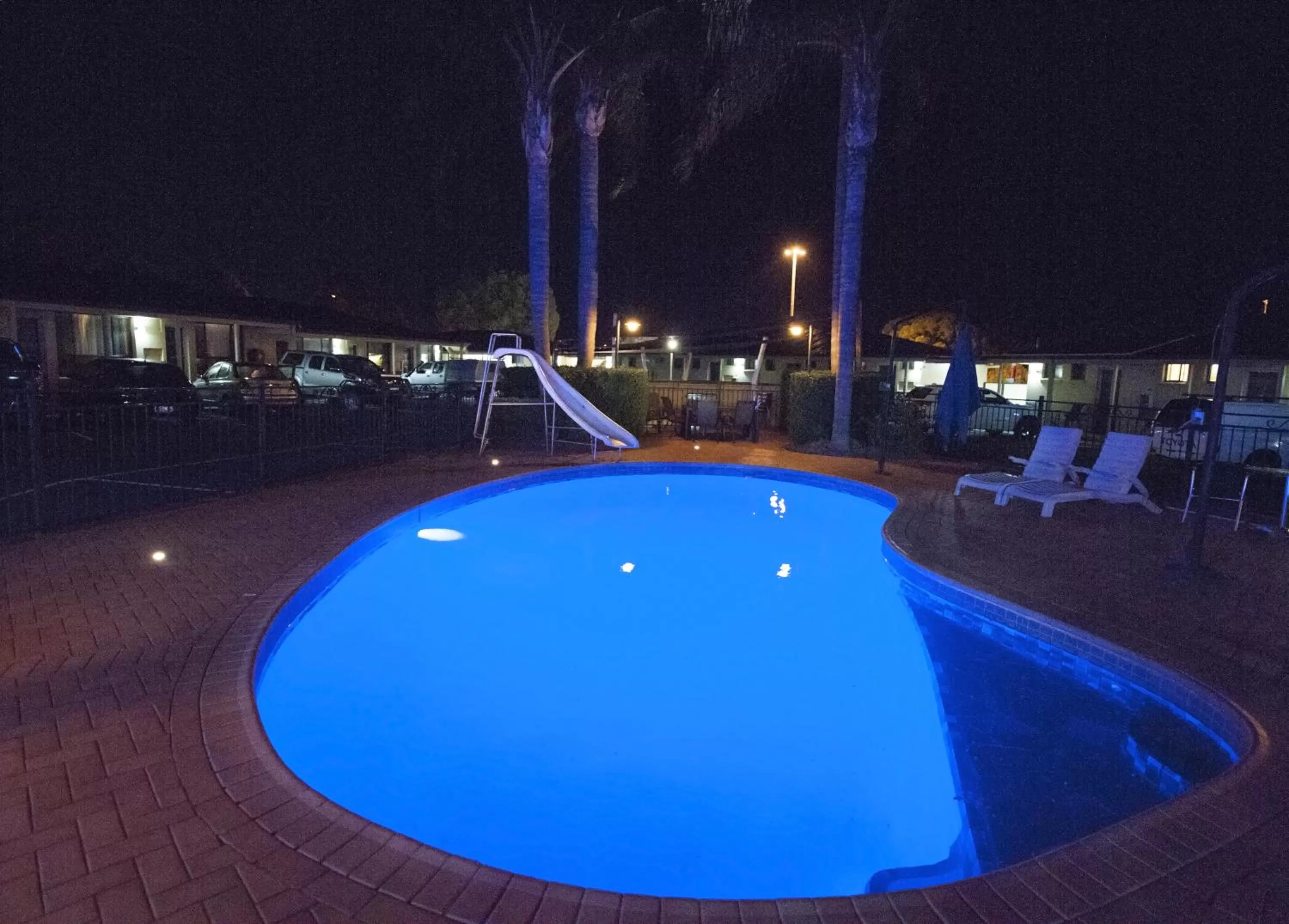 Swimming pool in James Street Motor Inn