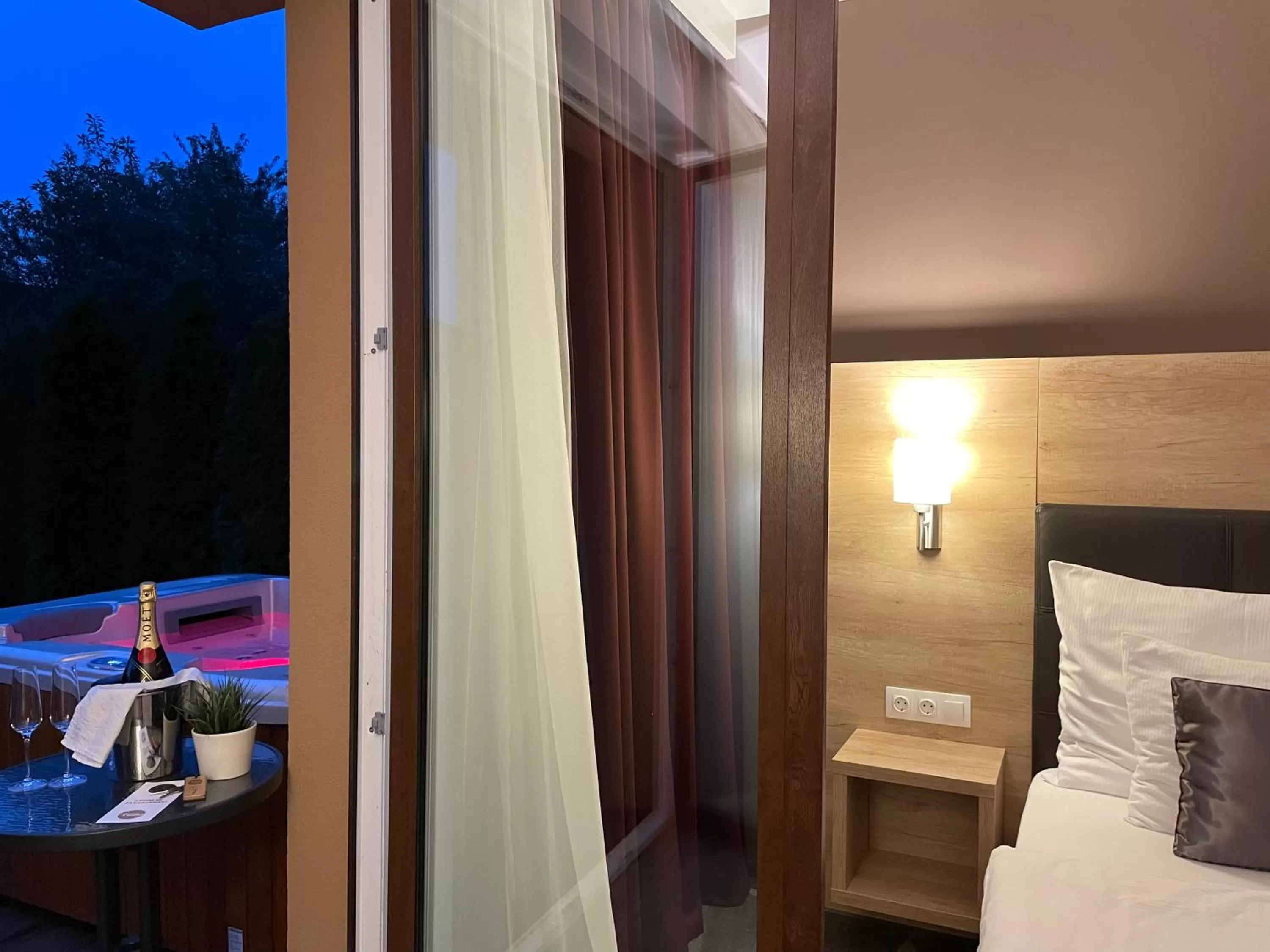 Photo of the whole room, Bed in Villa Aruba & Private SPA Suites