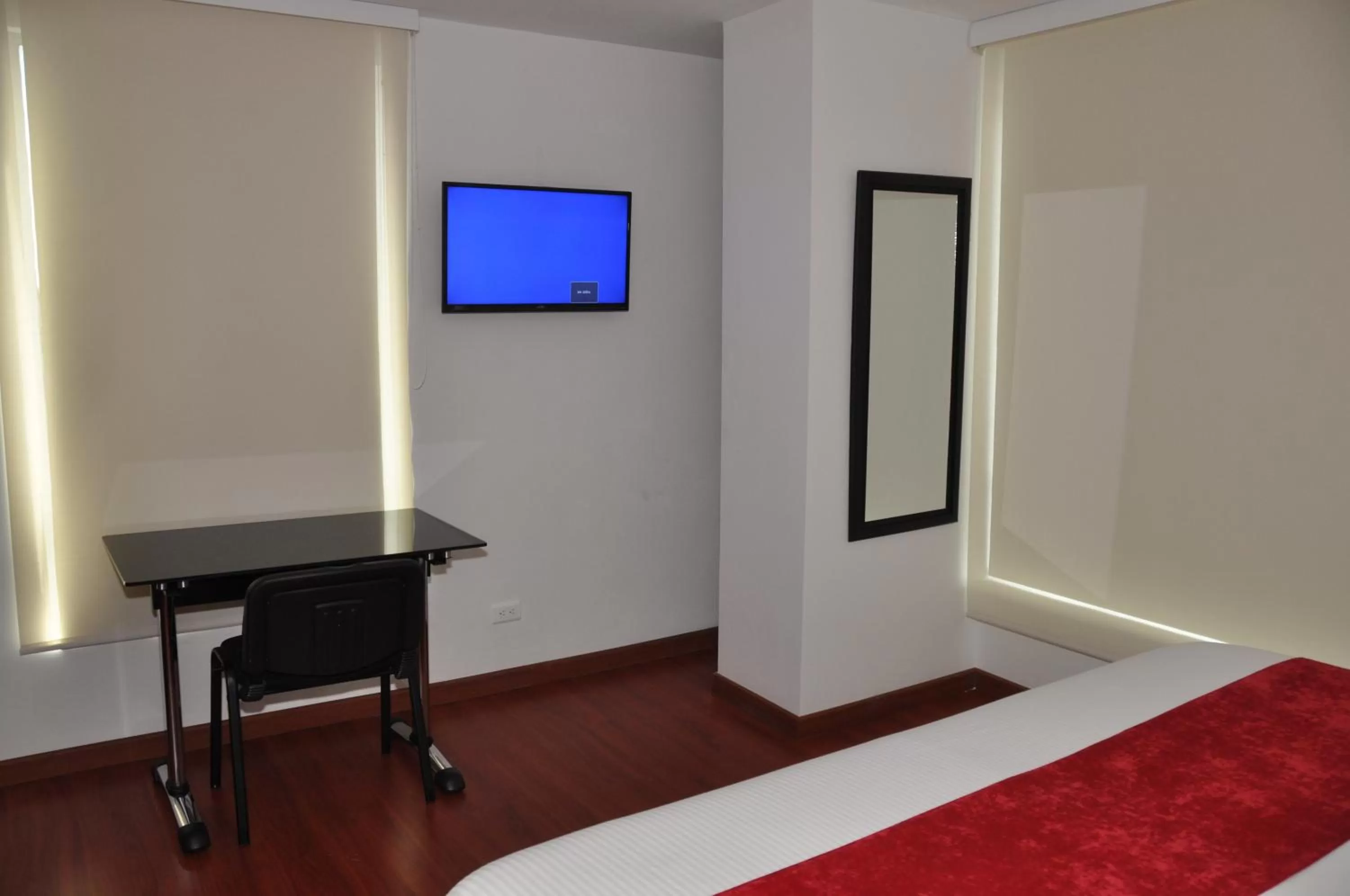 TV and multimedia, Bed in Apartamentos Plaza Modelia