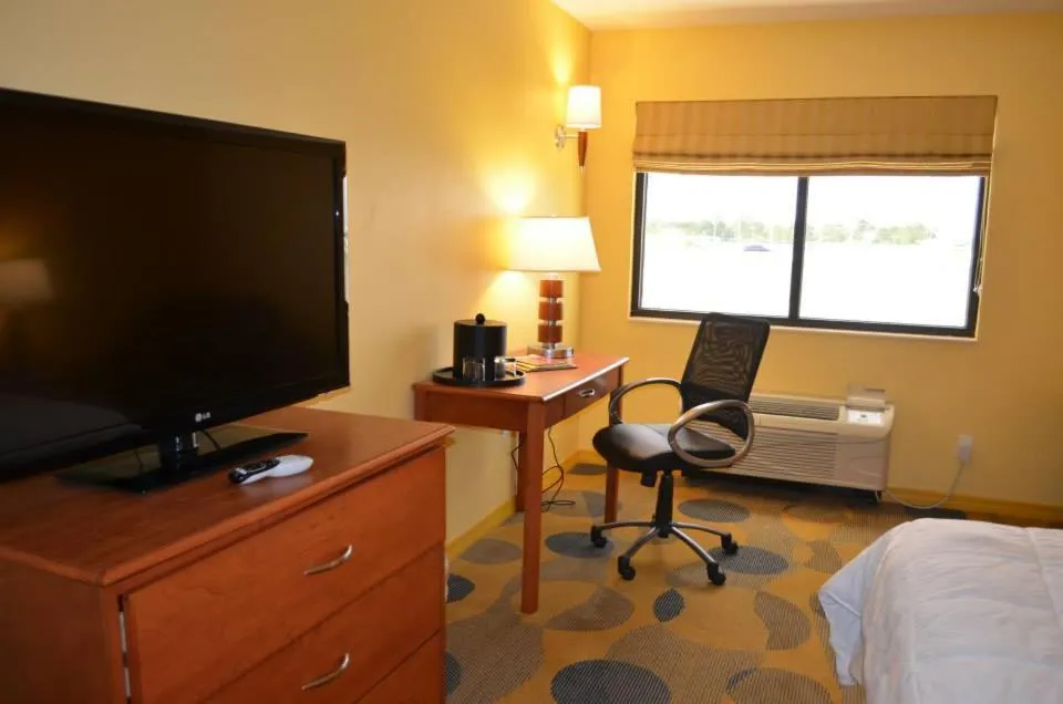 TV and multimedia in Marble Waters Hotel & Suites, Trademark by Wyndham