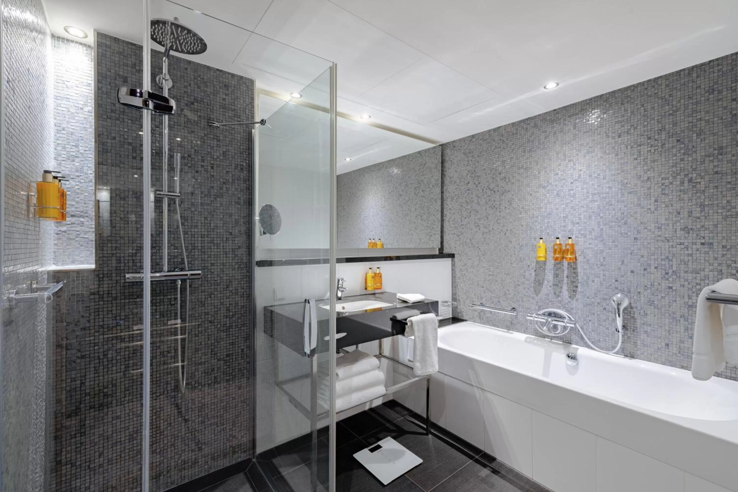 Photo of the whole room in Crowne Plaza Amsterdam - South by IHG