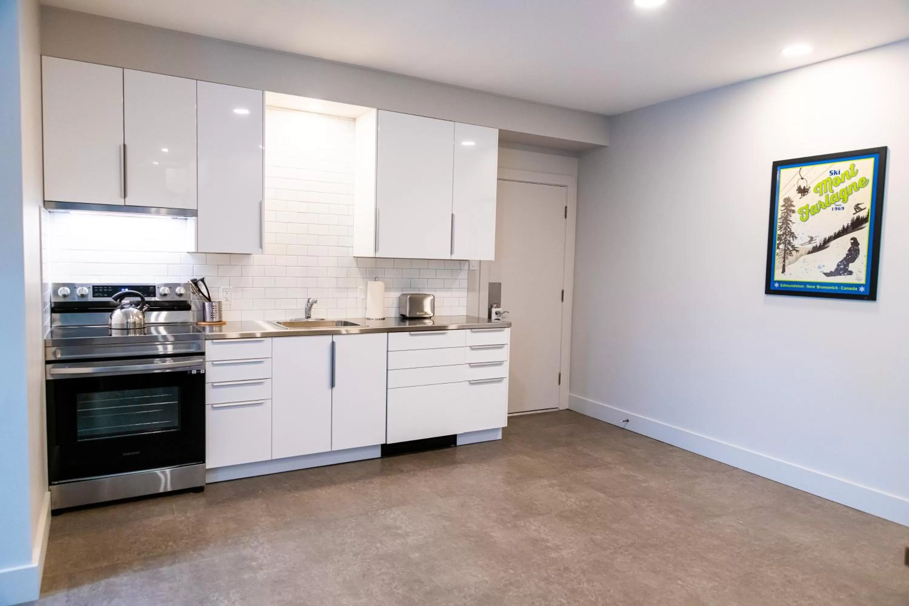 Coffee/tea facilities in Morel Executive Suites