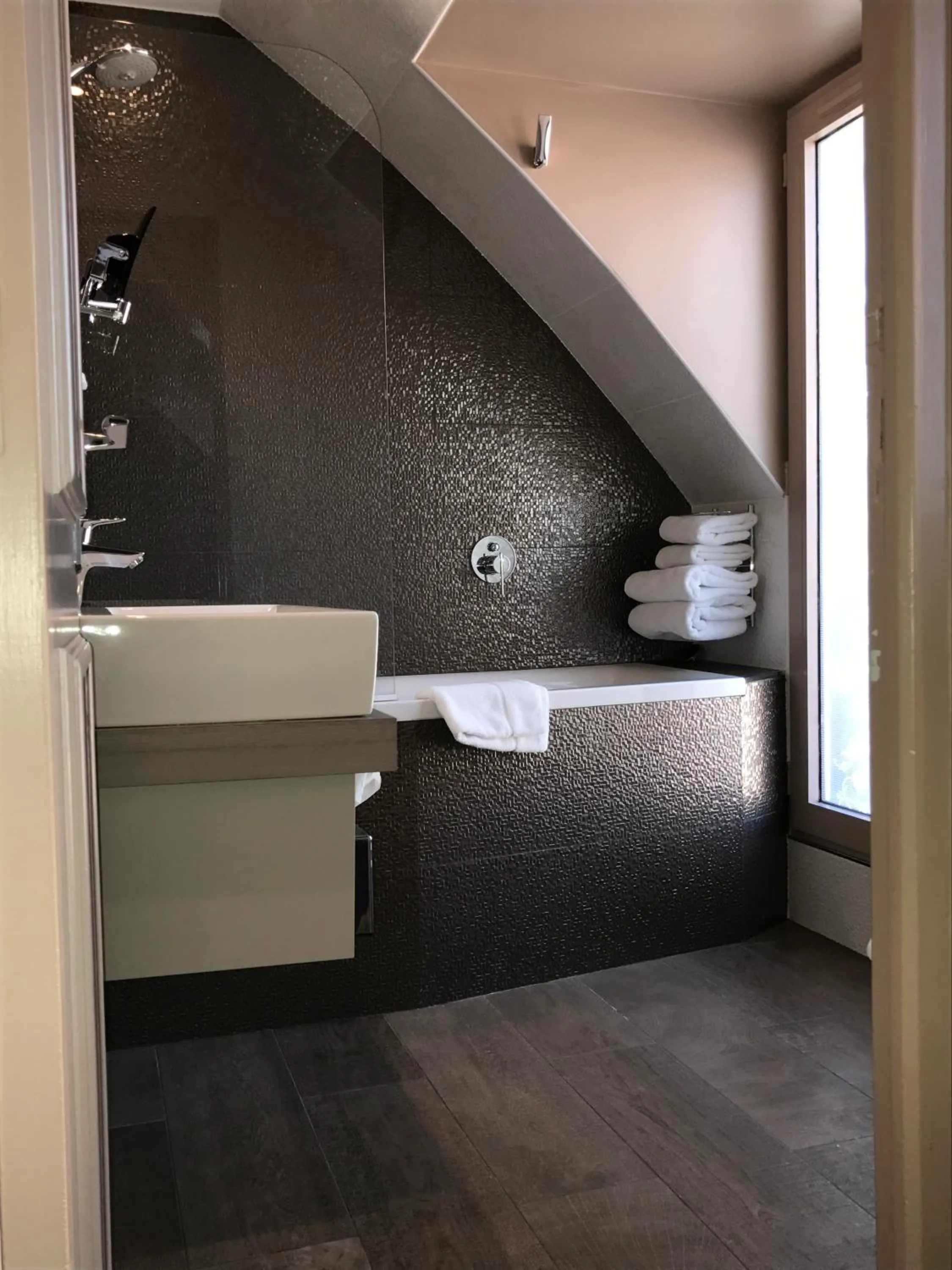 Bathroom in Hôtel Jacques de Molay - Fitness & Sauna