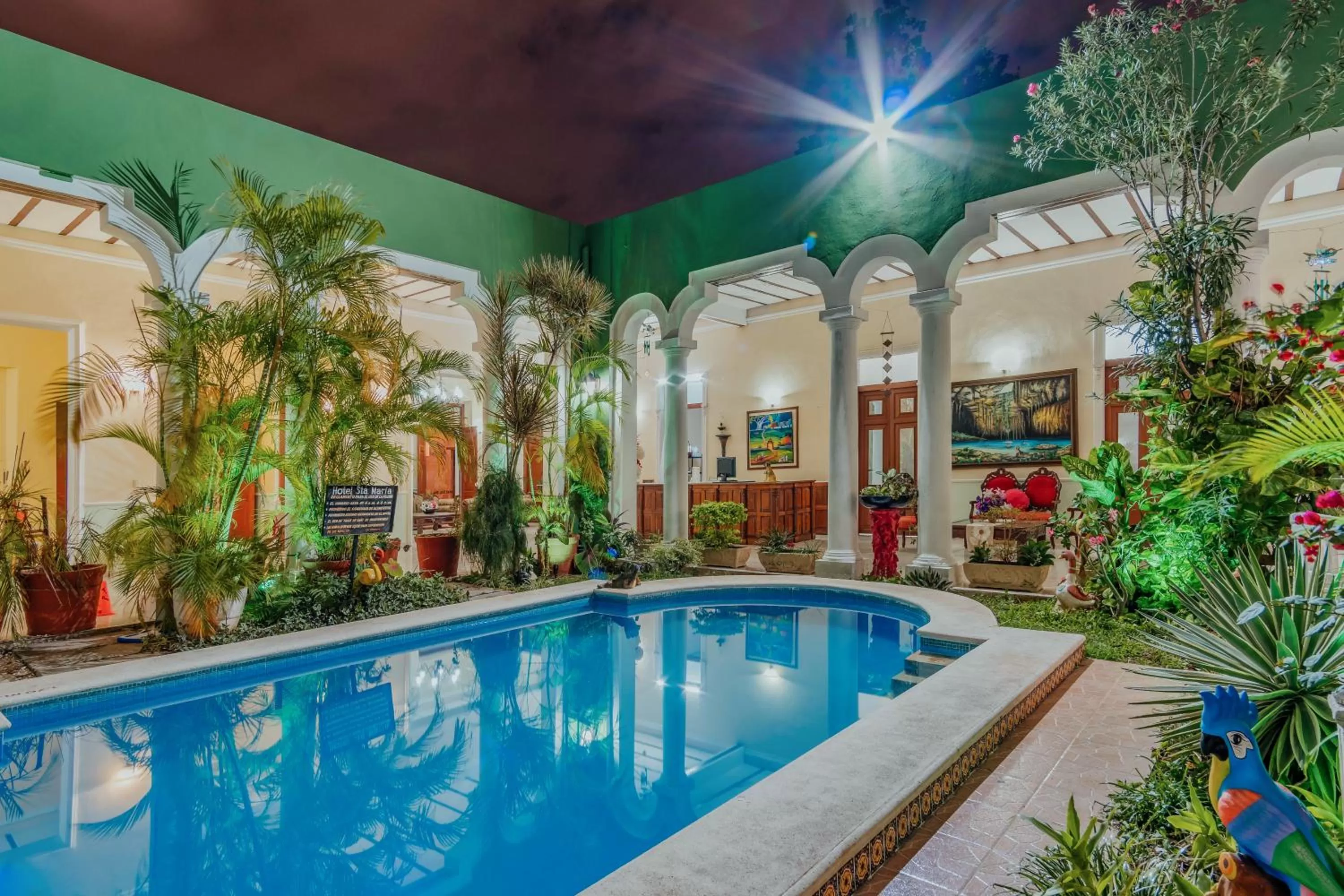 Swimming pool in Hotel Santa María Mérida