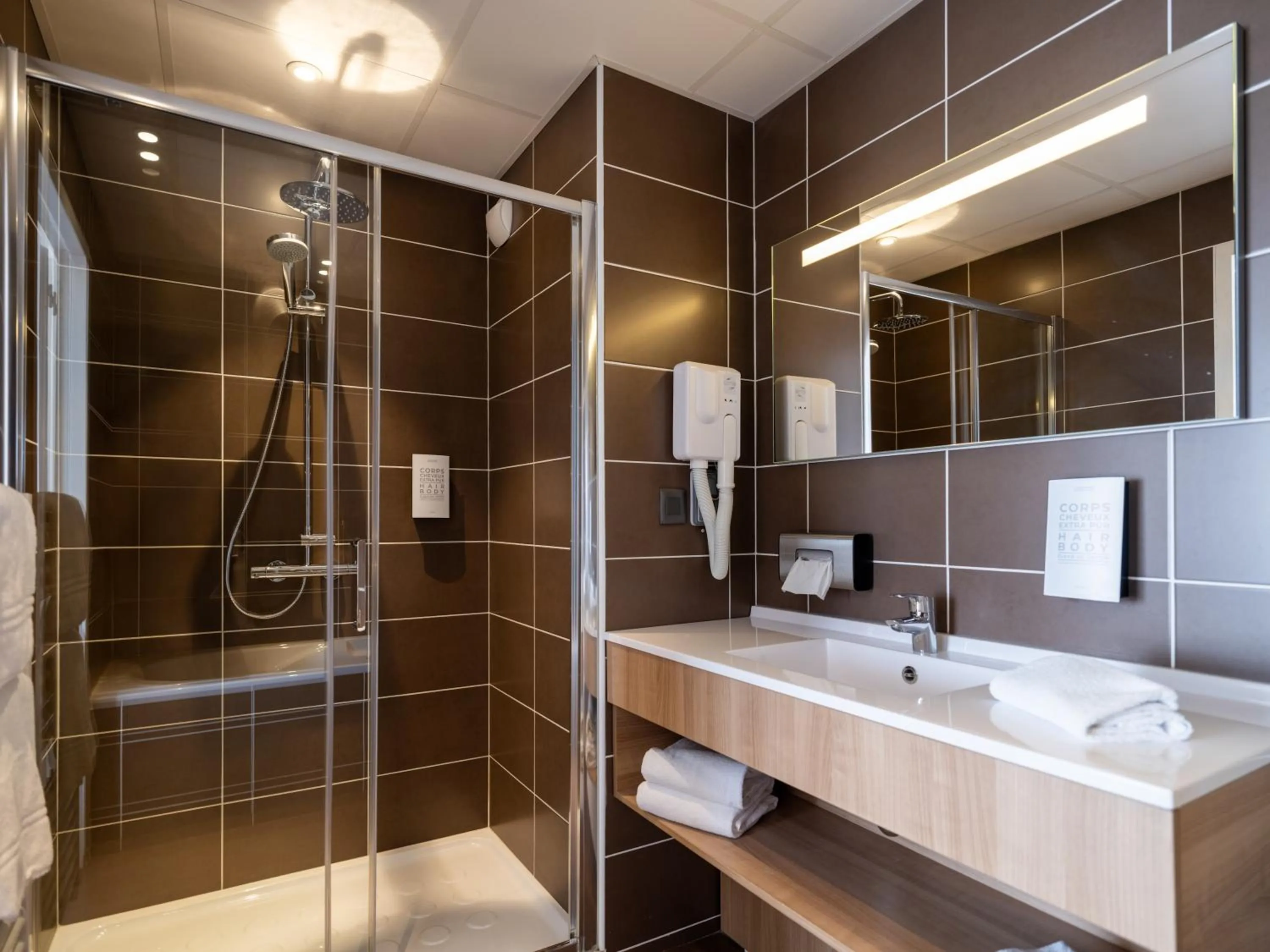 Bathroom in Golden Tulip La Baule Hotel and Residence