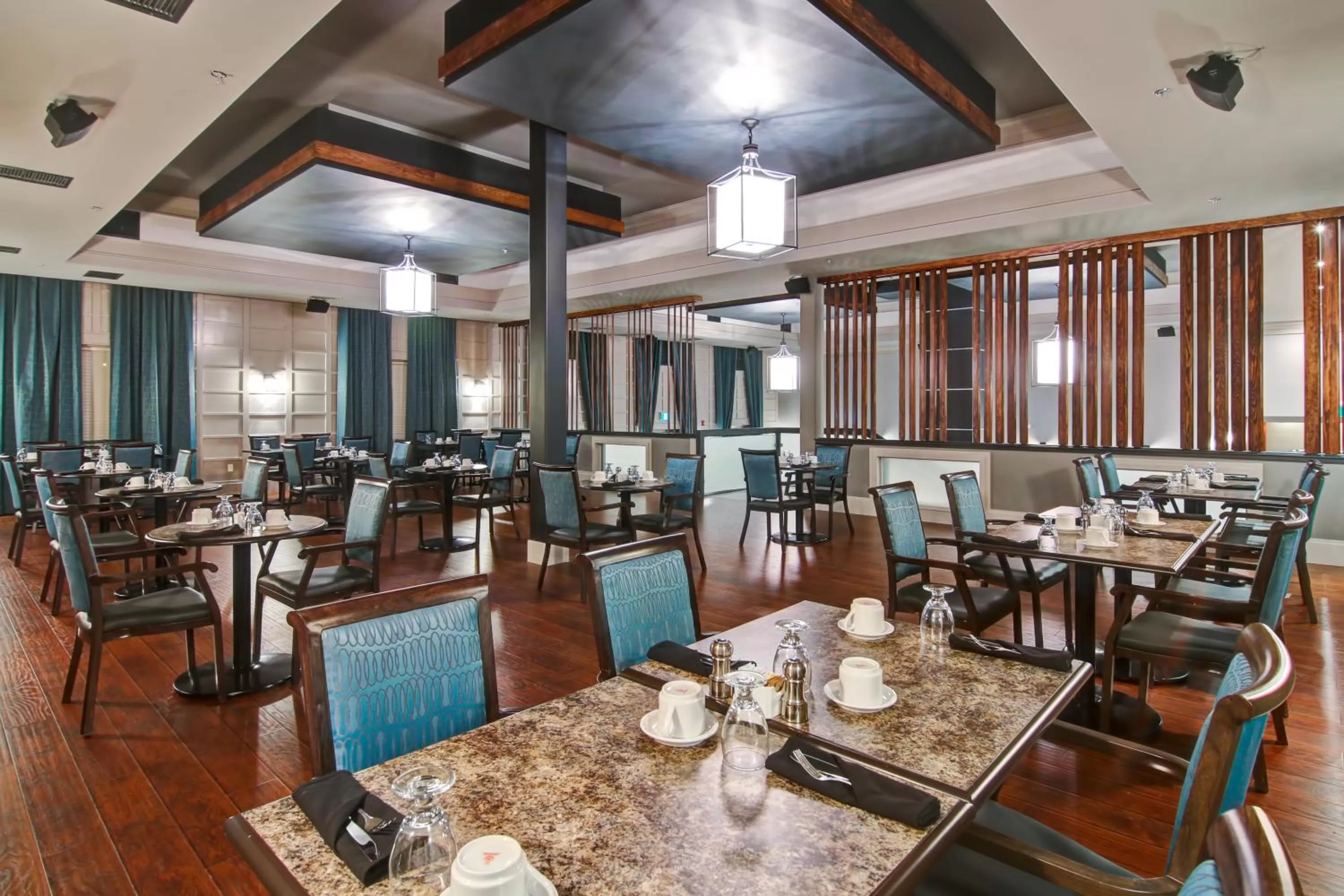 Restaurant/places to eat in Chateau Nova Yellowknife