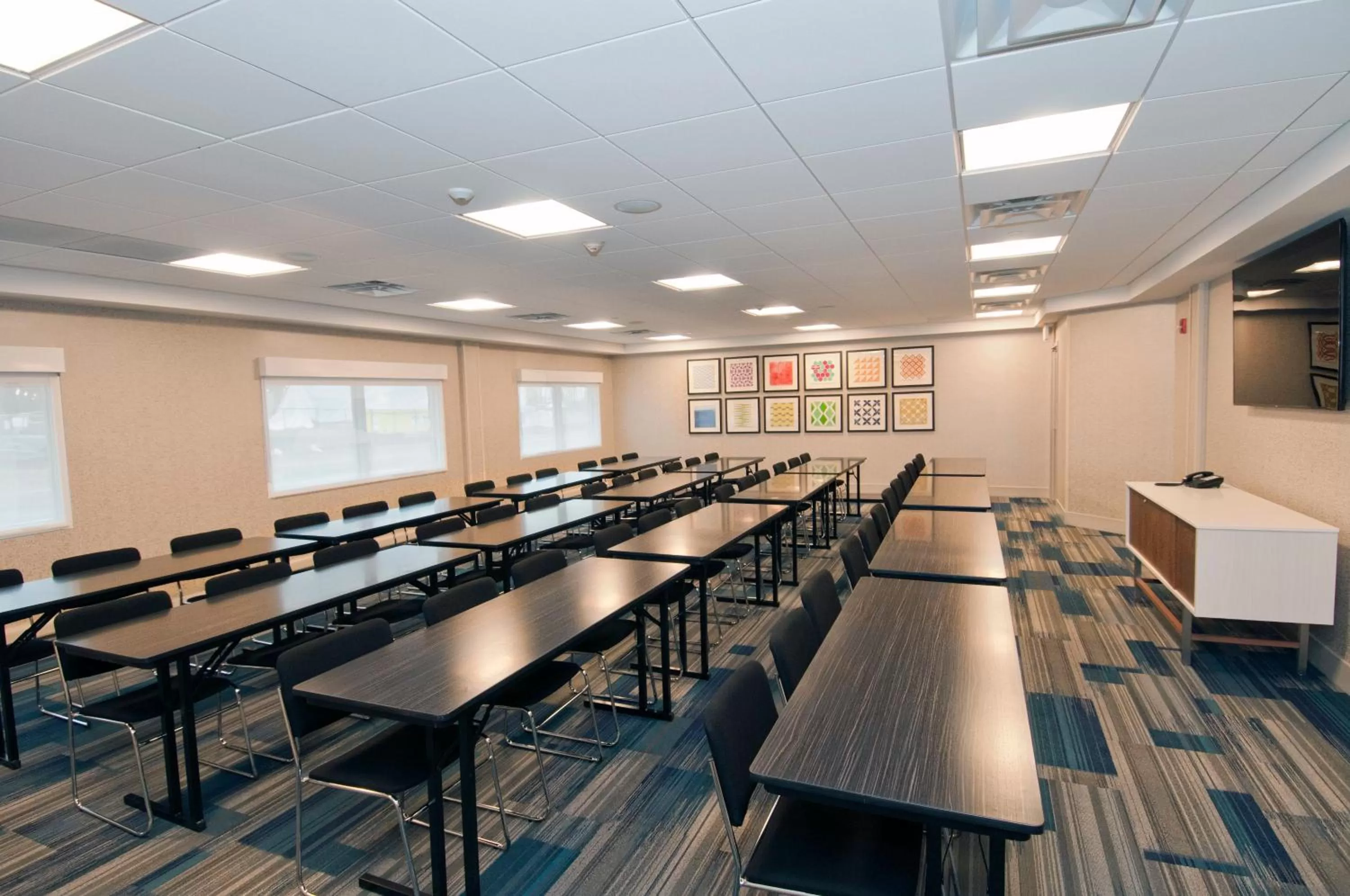 Meeting/conference room in Holiday Inn Express & Suites Johnstown by IHG