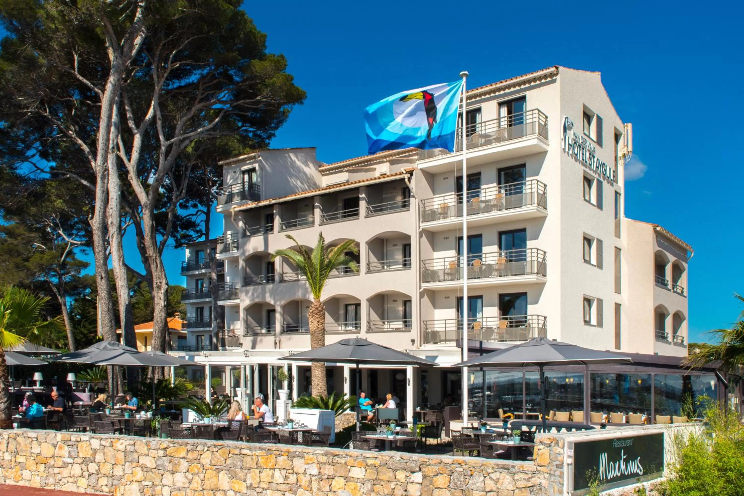 Facade/entrance in Van der Valk Hotel Saint-Aygulf